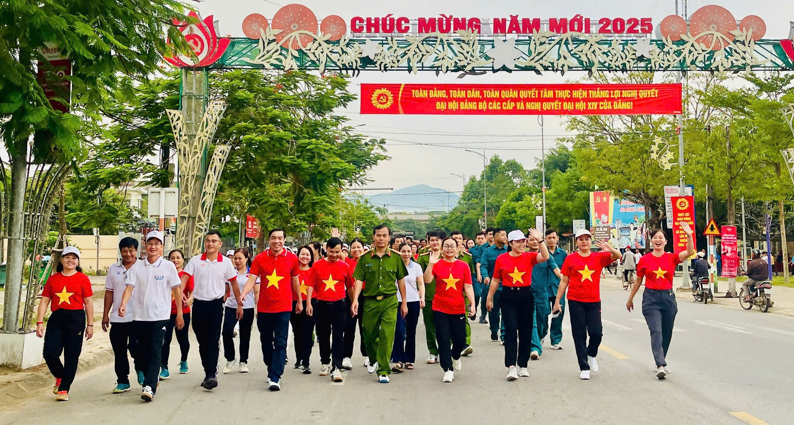 Sôi nổi hưởng ứng phong trào “Cùng Việt Nam tiến bước” ở Quảng Ngãi