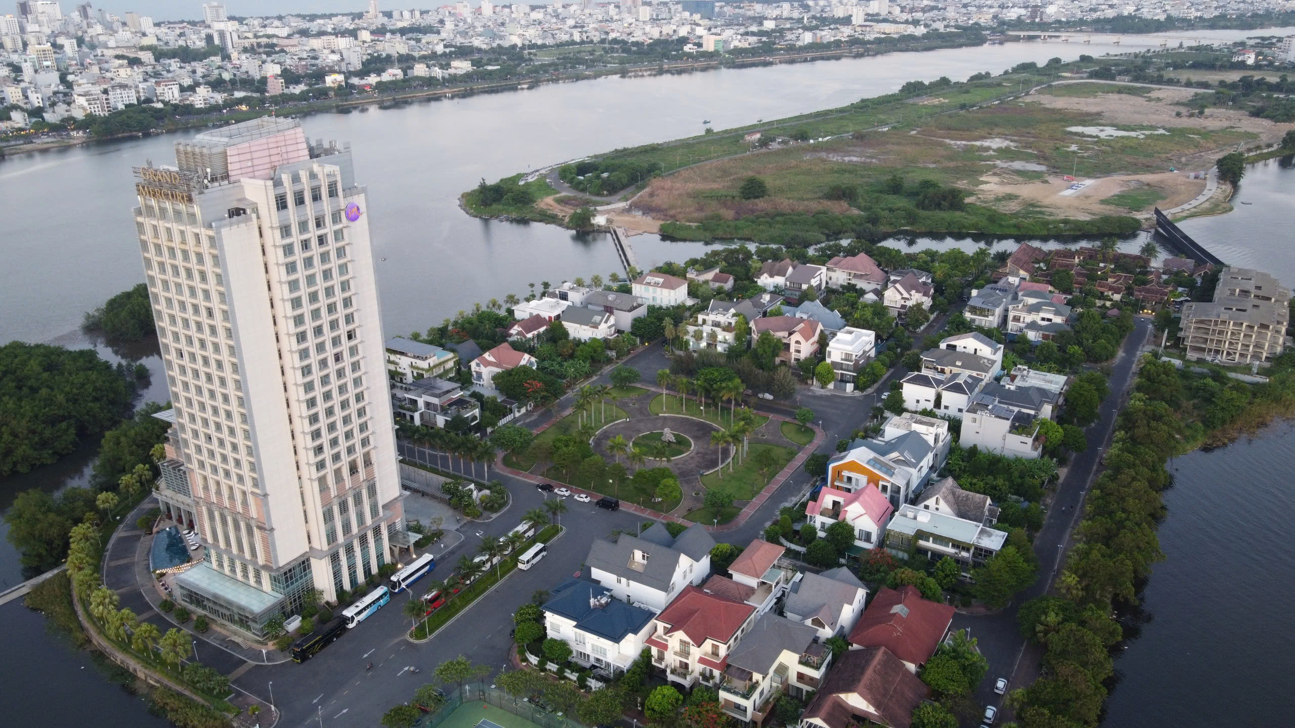 Toàn cảnh nơi dự kiến xây công viên 1.400 tỷ đồng ven sông Hàn - ảnh 1