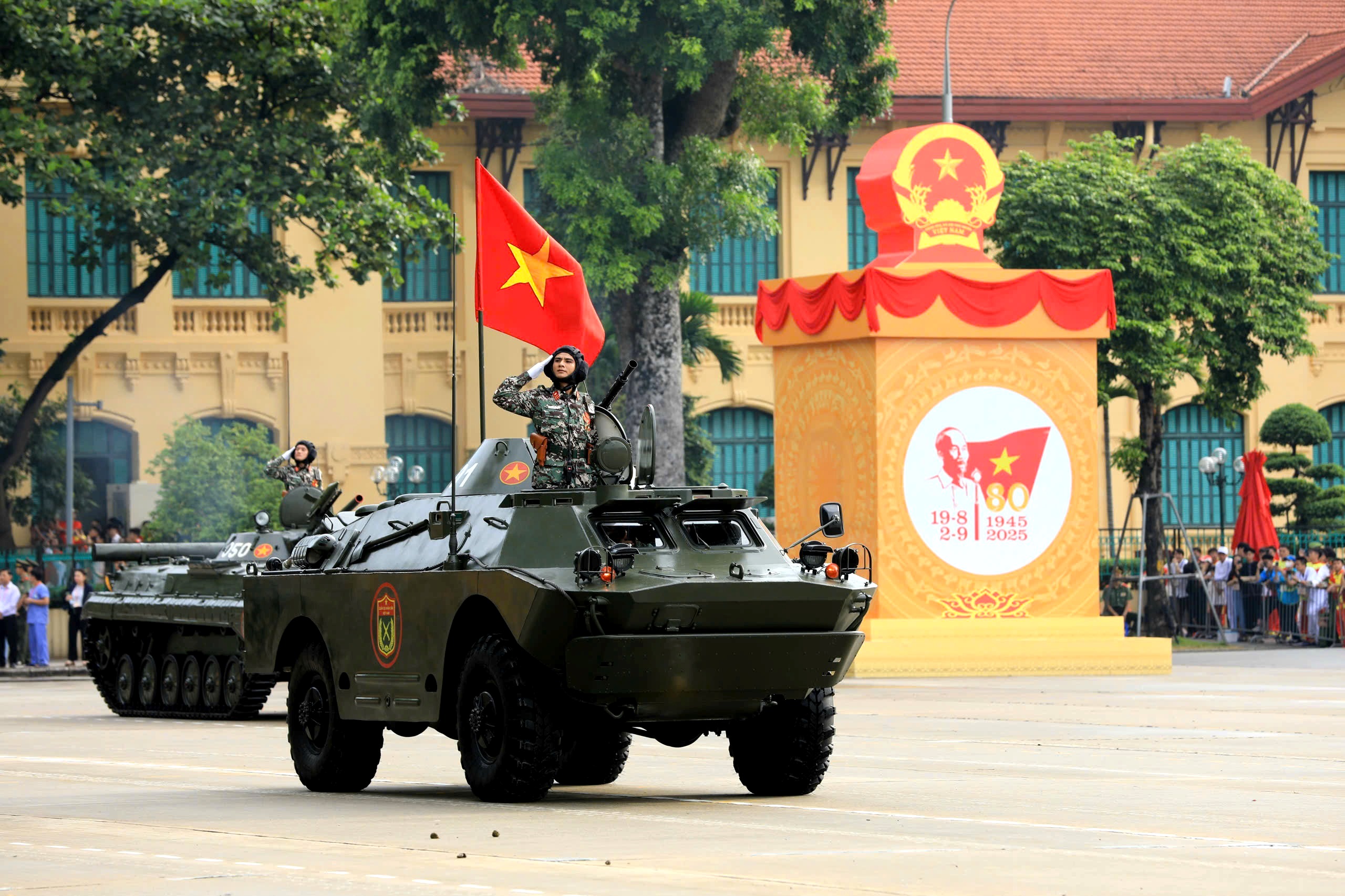 Màn phô diễn sức mạnh quân sự ấn tượng tại Tổng duyệt A80 - ảnh 6