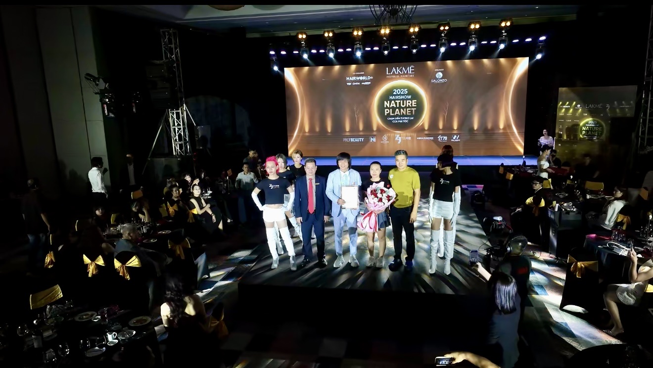 Trình diễn kỹ thuật tạo mẫu tóc hiện đại với các chuyên gia quốc tế