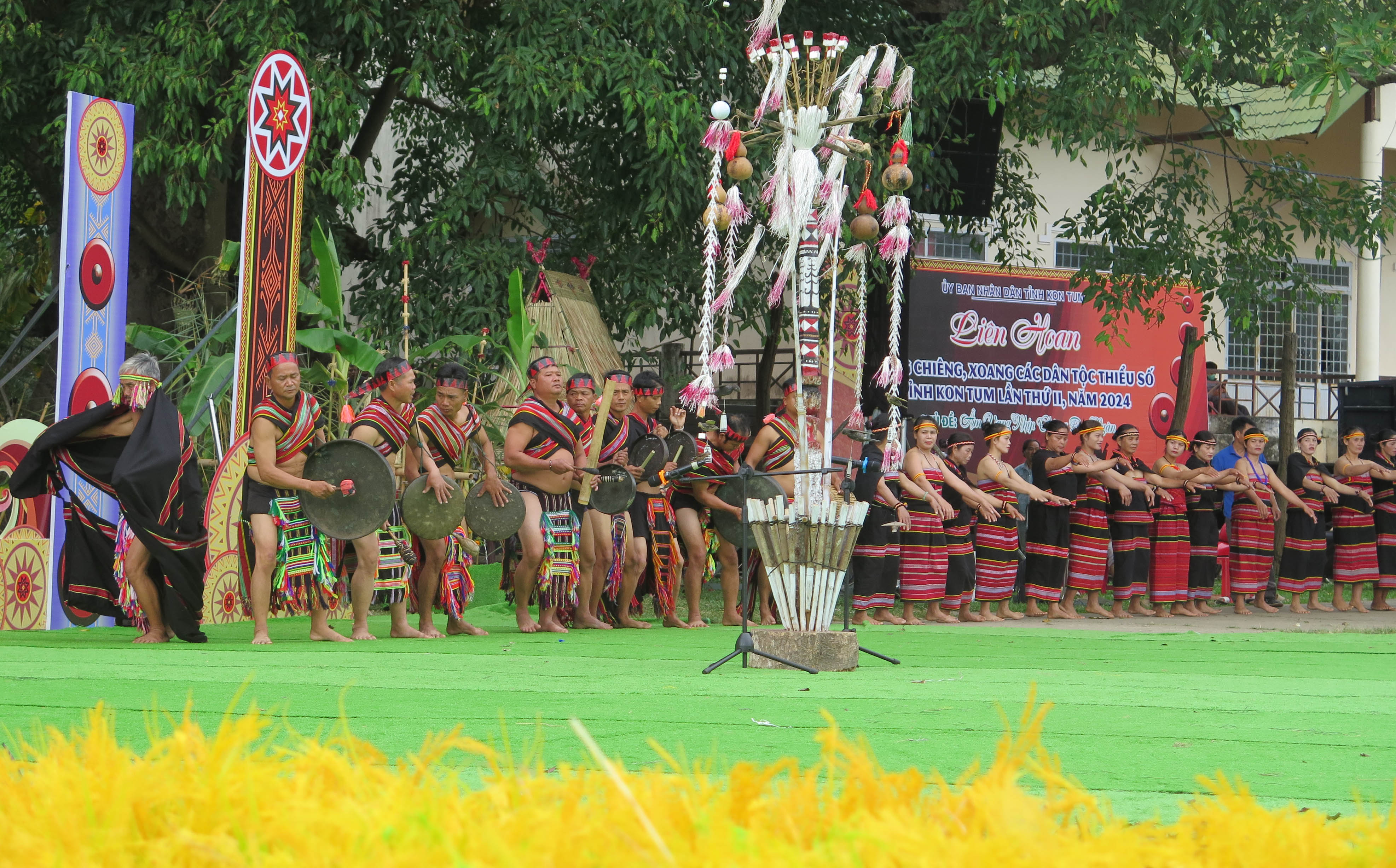 (Emagazine) Kỳ 2 - Bảo tồn, phát huy tinh hoa văn hóa các DTTS trong thời kỳ mới - ảnh 11