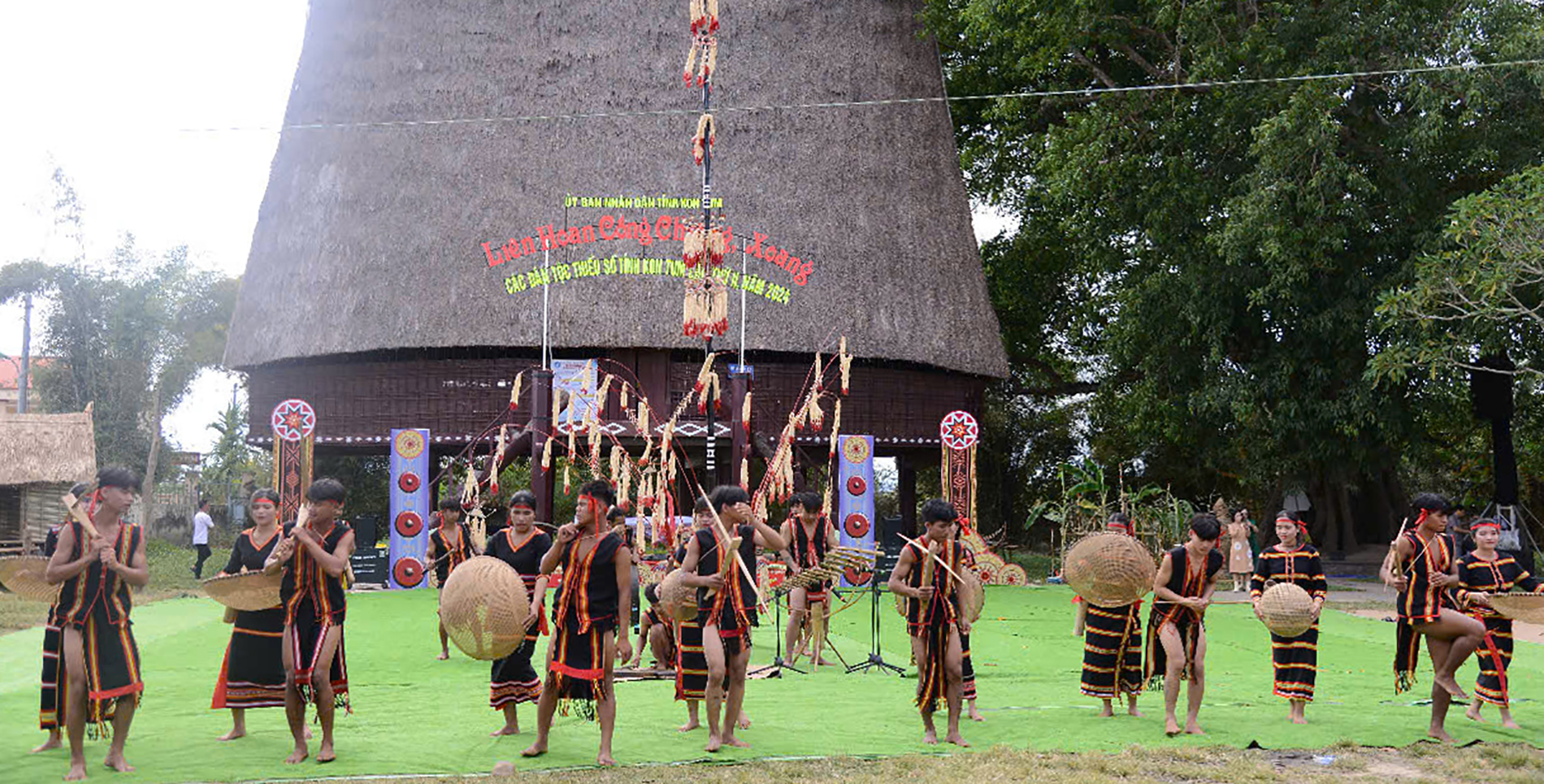 (Emagazine) Bài cuối - Làm giàu hơn bản sắc văn hóa các dân tộc - ảnh 11