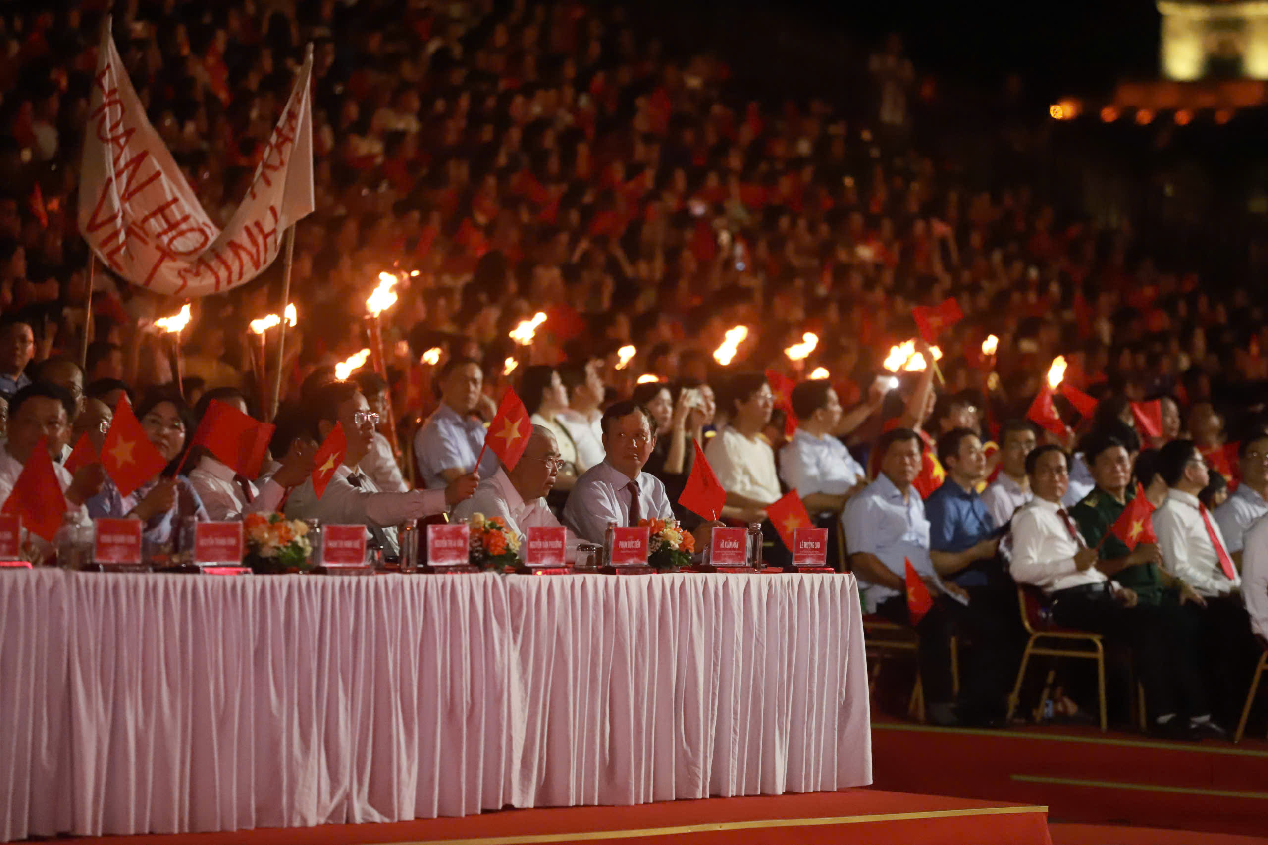 Chương trình nghệ thuật chính luận “Thời cơ vàng” tại đầu cầu Huế - ảnh 7