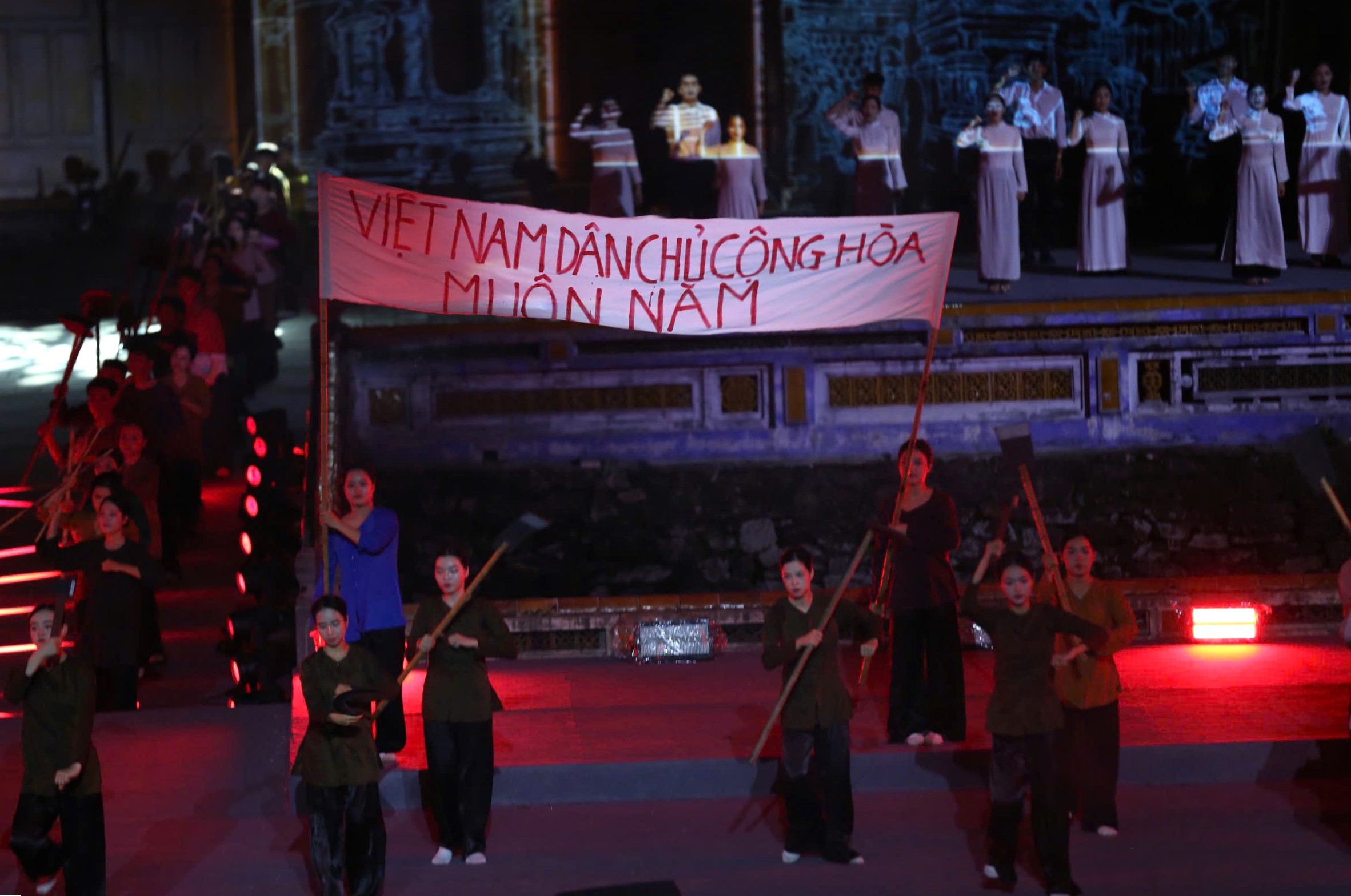 Chương trình nghệ thuật chính luận “Thời cơ vàng” tại đầu cầu Huế - ảnh 4