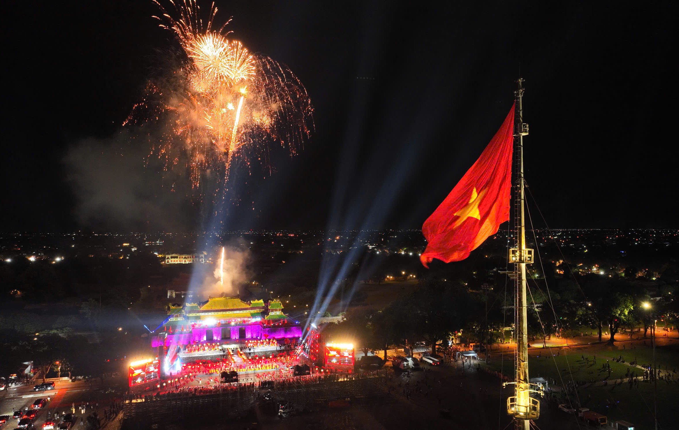 Chương trình nghệ thuật chính luận “Thời cơ vàng” tại đầu cầu Huế - ảnh 3