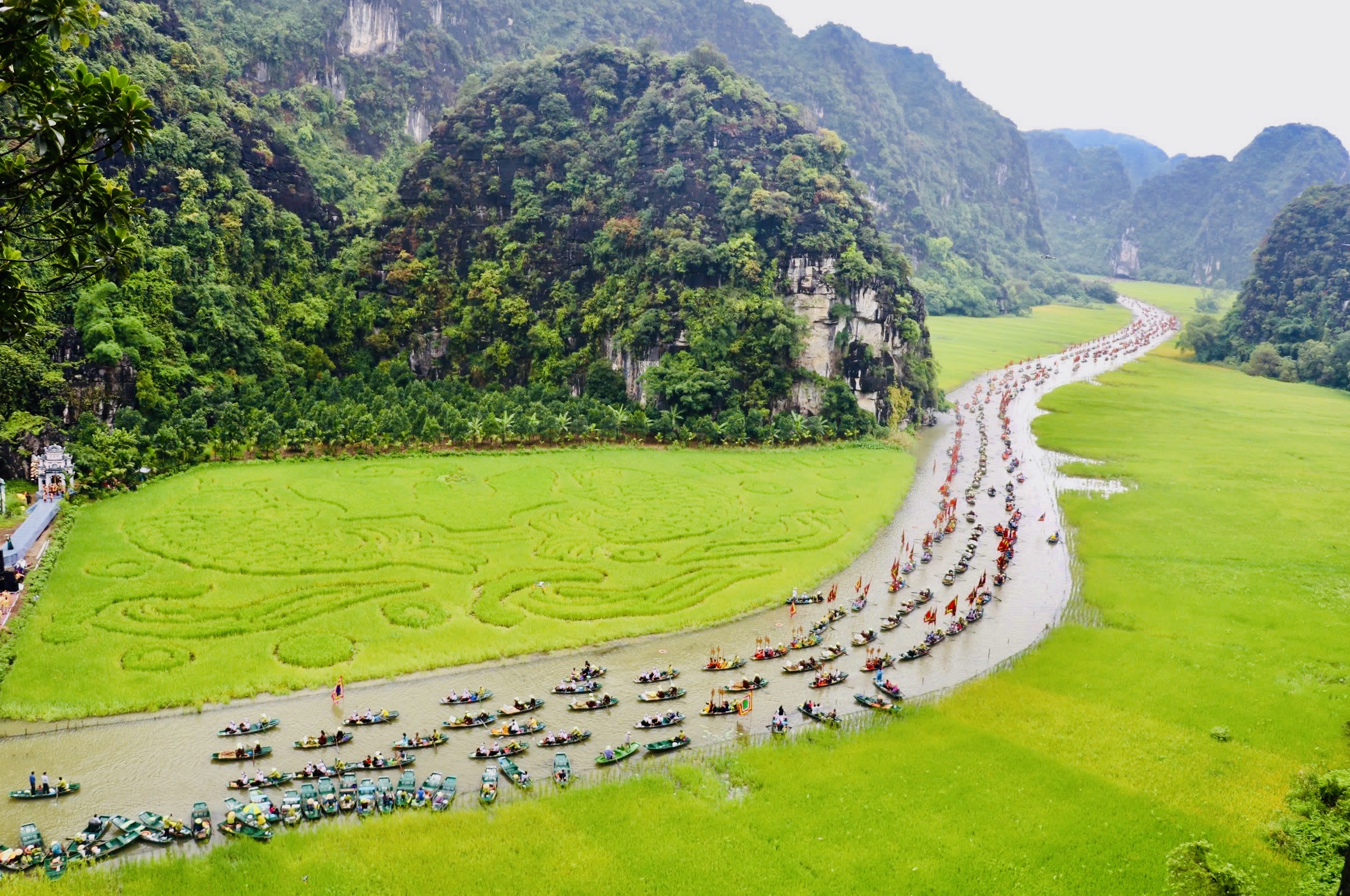 Cận cảnh 8 Di tích Quốc gia đặc biệt ở Ninh Bình