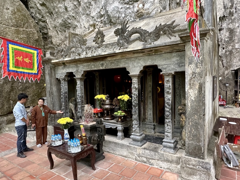 Cận cảnh đền Trần 700 năm tuổi ở Tràng An - ảnh 10