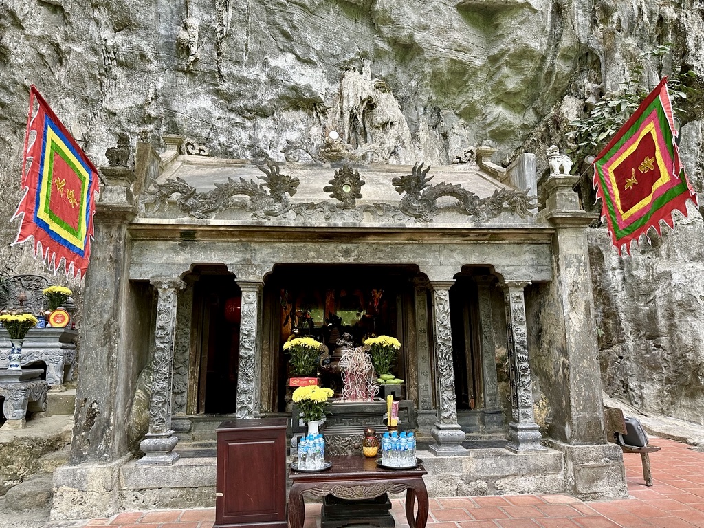 Cận cảnh đền Trần 700 năm tuổi ở Tràng An