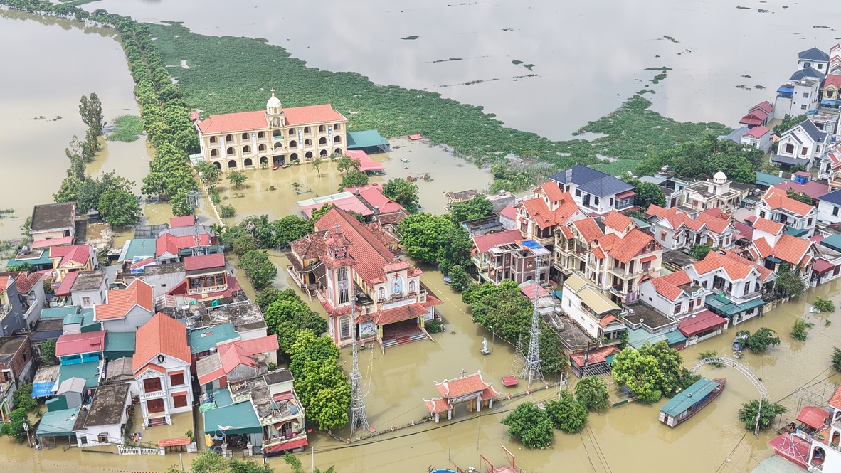 Toàn cảnh Kênh Gà bị cô lập trong nước lũ - ảnh 1