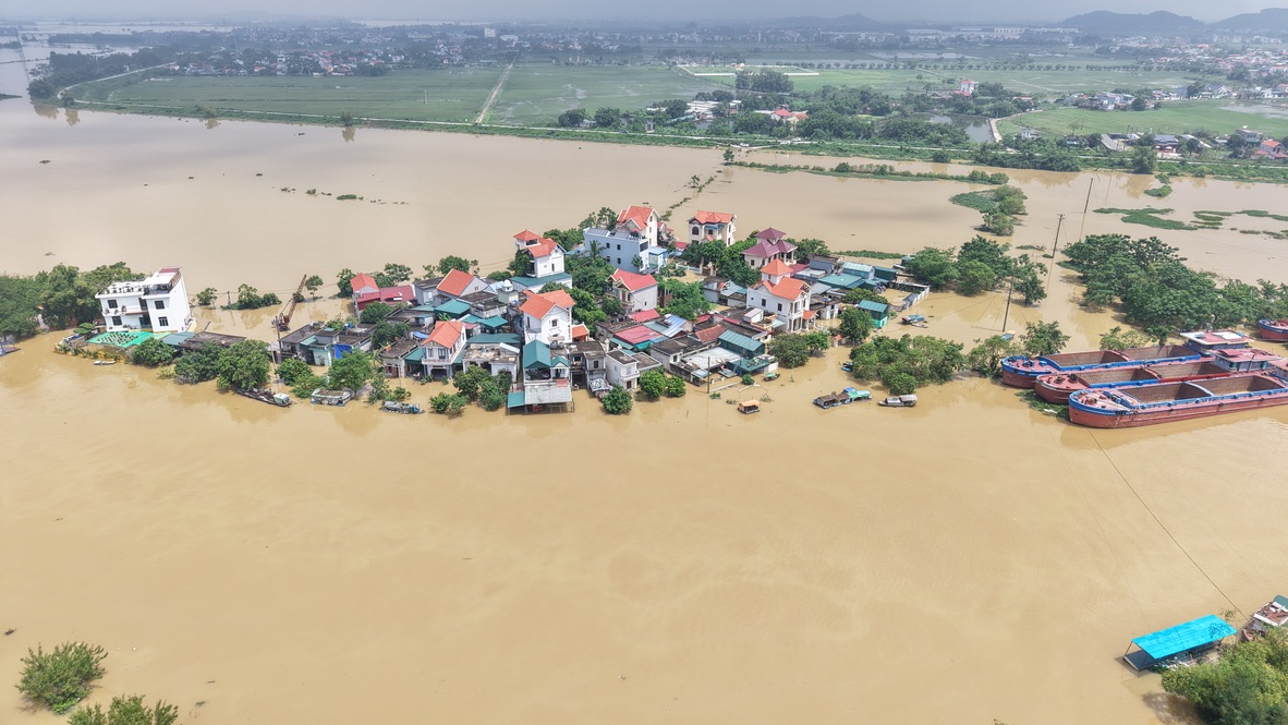 Toàn cảnh Kênh Gà bị cô lập trong nước lũ - ảnh 5