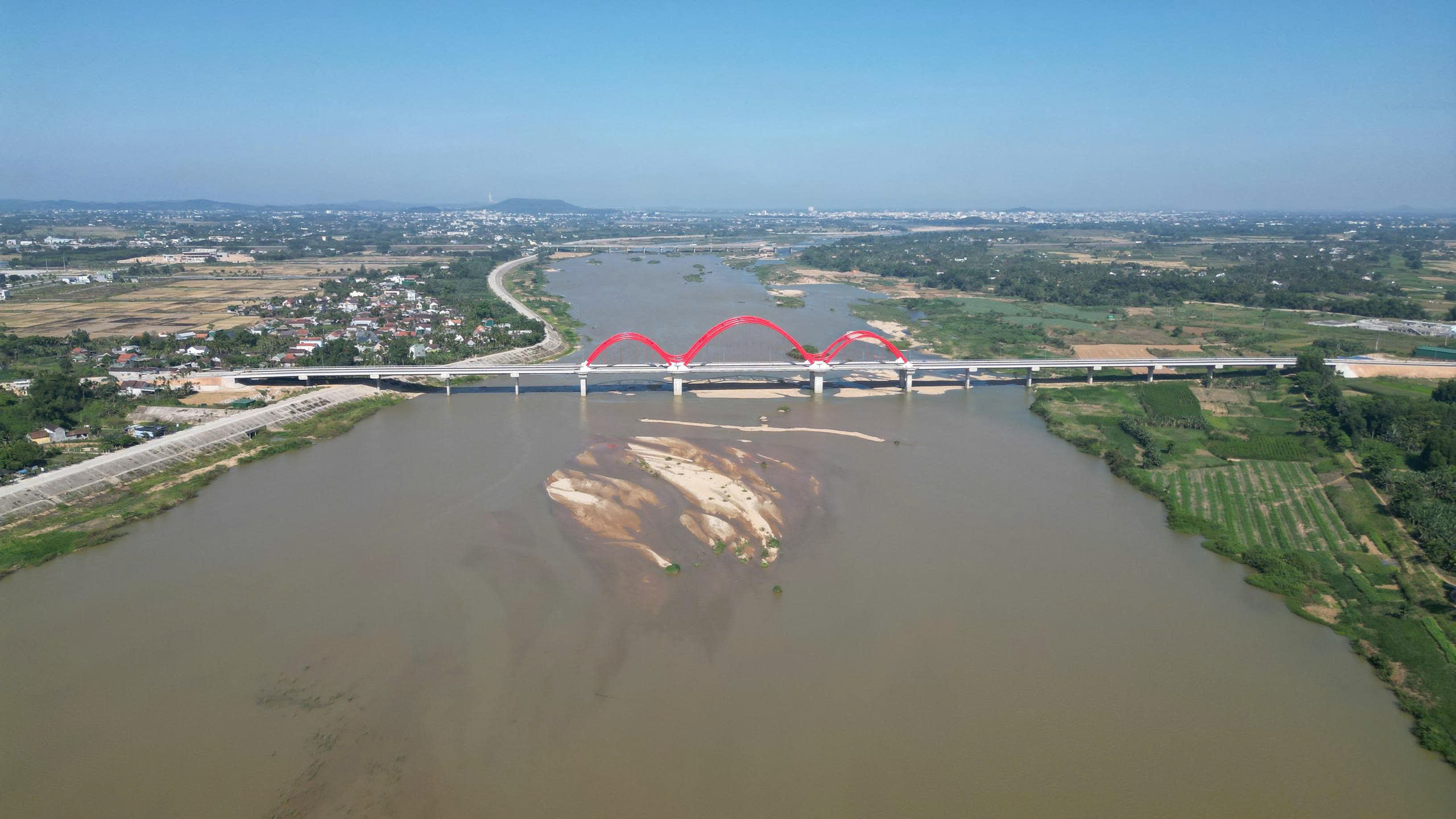 Cầu vòm thép điểm nhấn kiến trúc mới trên sông Trà Khúc - ảnh 7