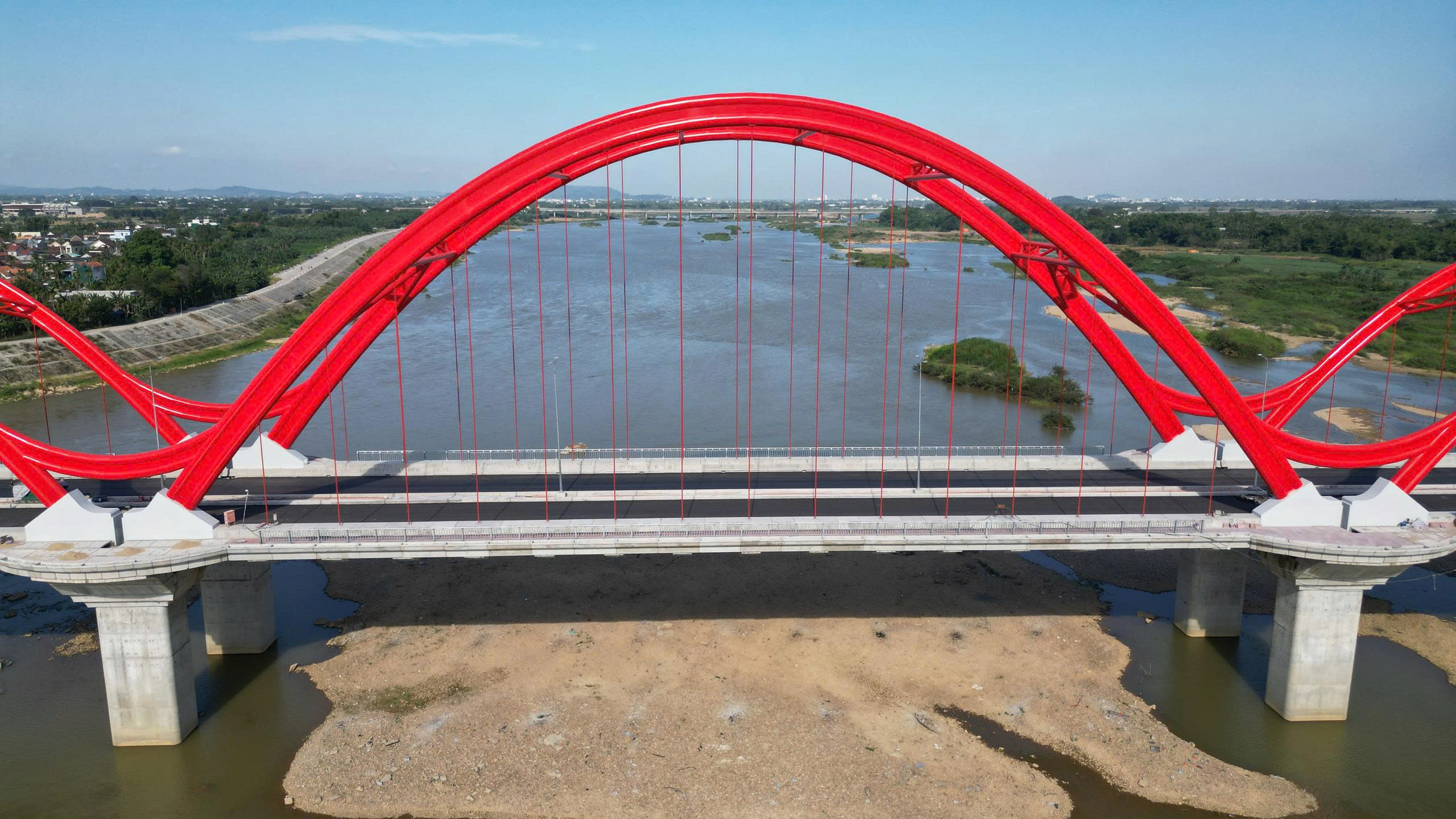 Cầu vòm thép điểm nhấn kiến trúc mới trên sông Trà Khúc - ảnh 4