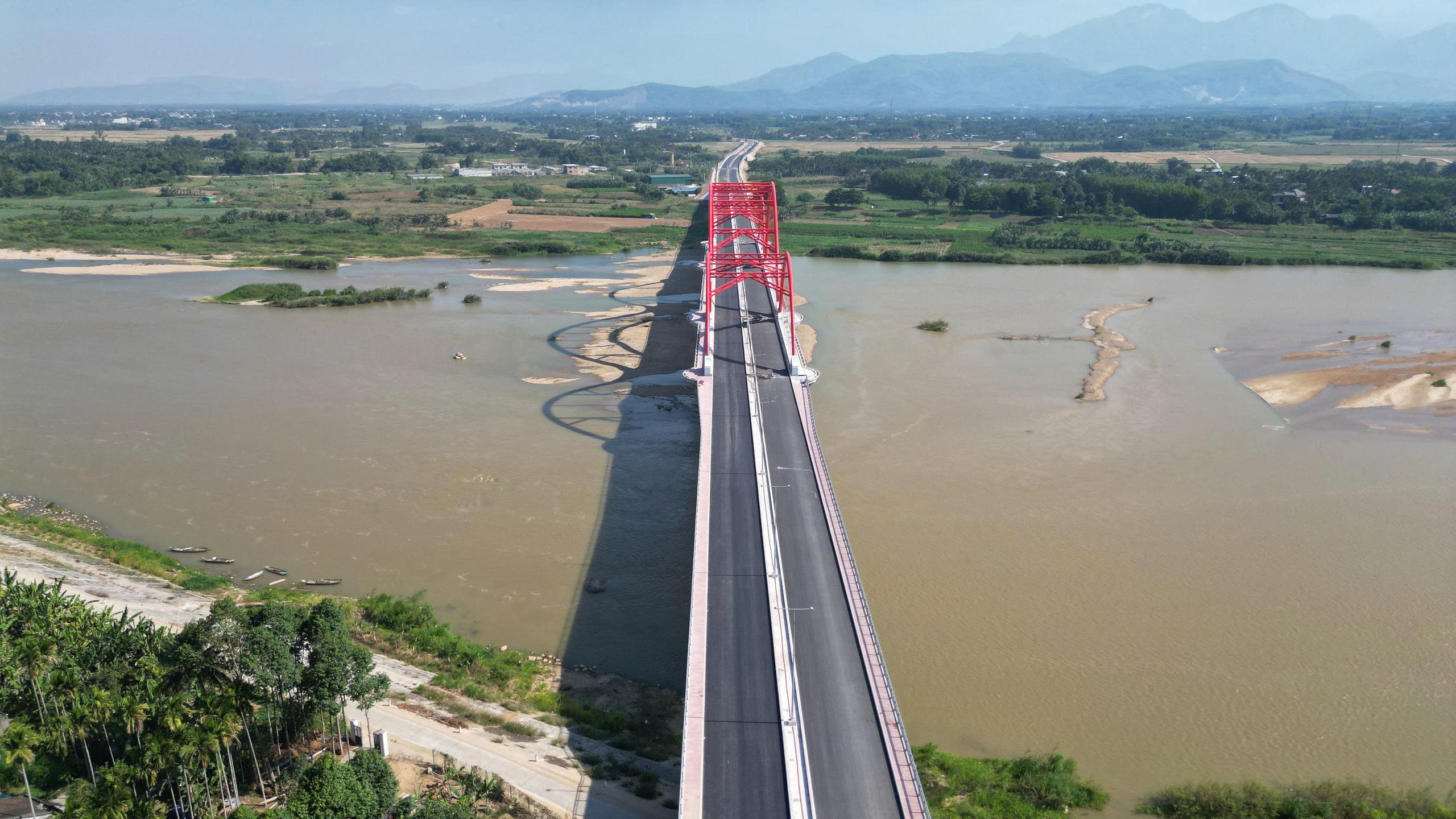 Cầu vòm thép điểm nhấn kiến trúc mới trên sông Trà Khúc - ảnh 6