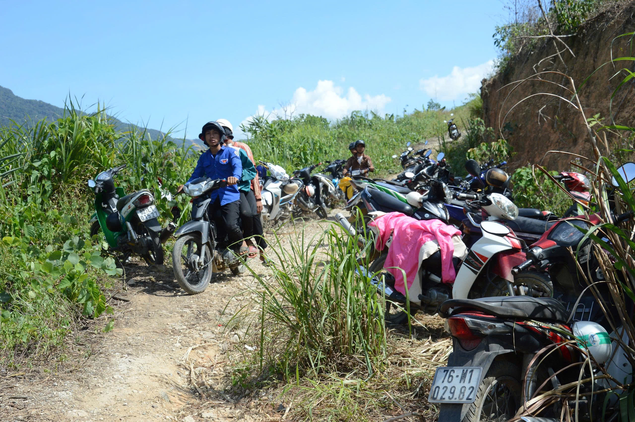 Ươi được mùa, được giá người dân đổ xô vào rừng săn “lộc trời” - ảnh 3