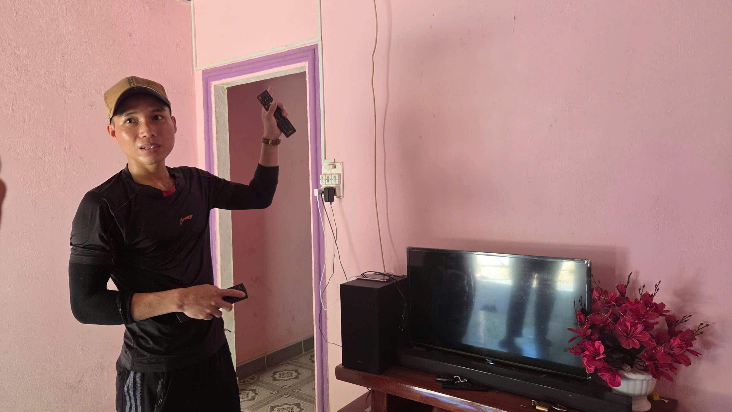 Người dân ở Gò Rạch và Kà La mòn mỏi chờ cấp điện - ảnh 8