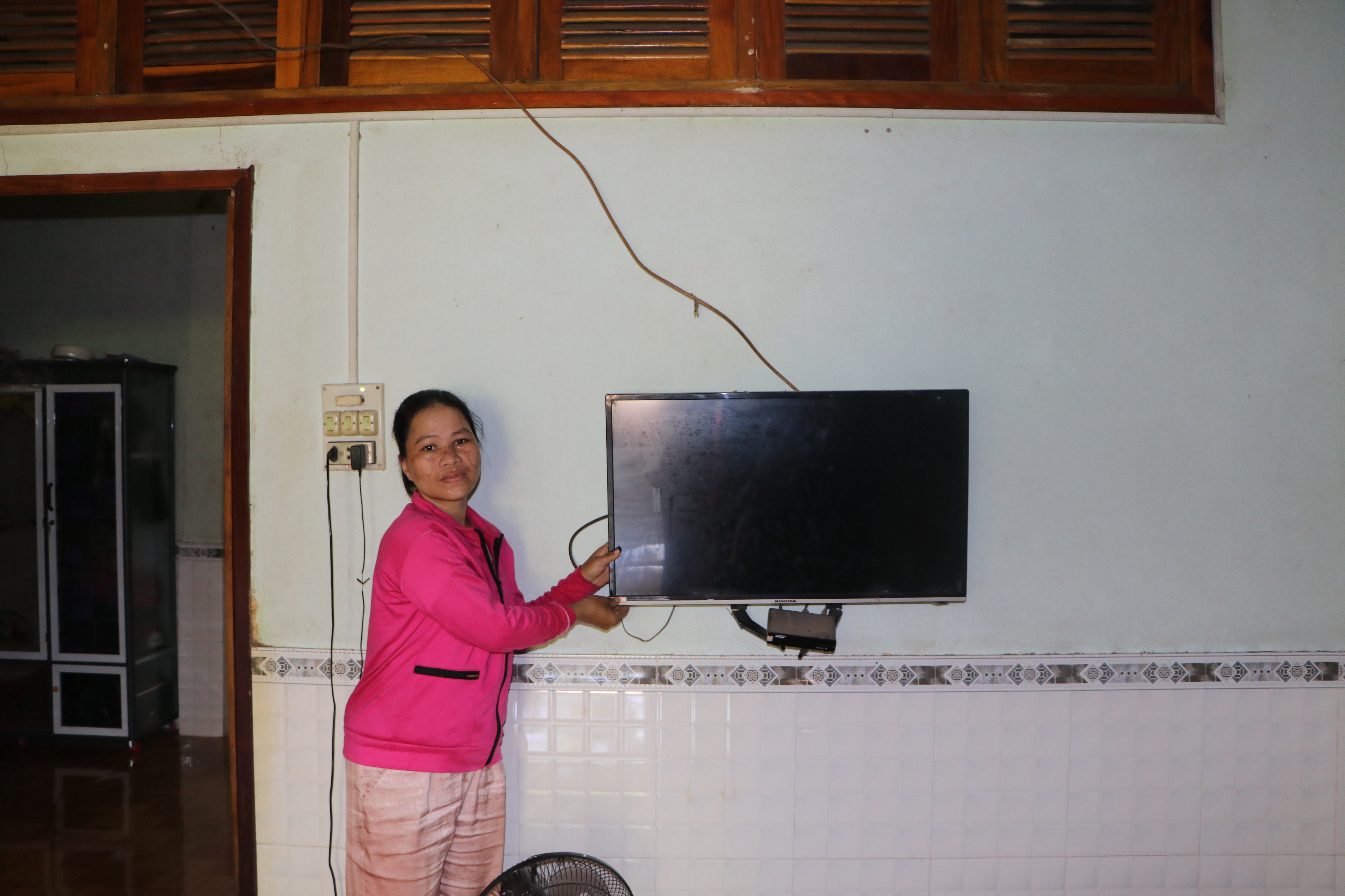 Người dân ở Gò Rạch và Kà La mòn mỏi chờ cấp điện - ảnh 12