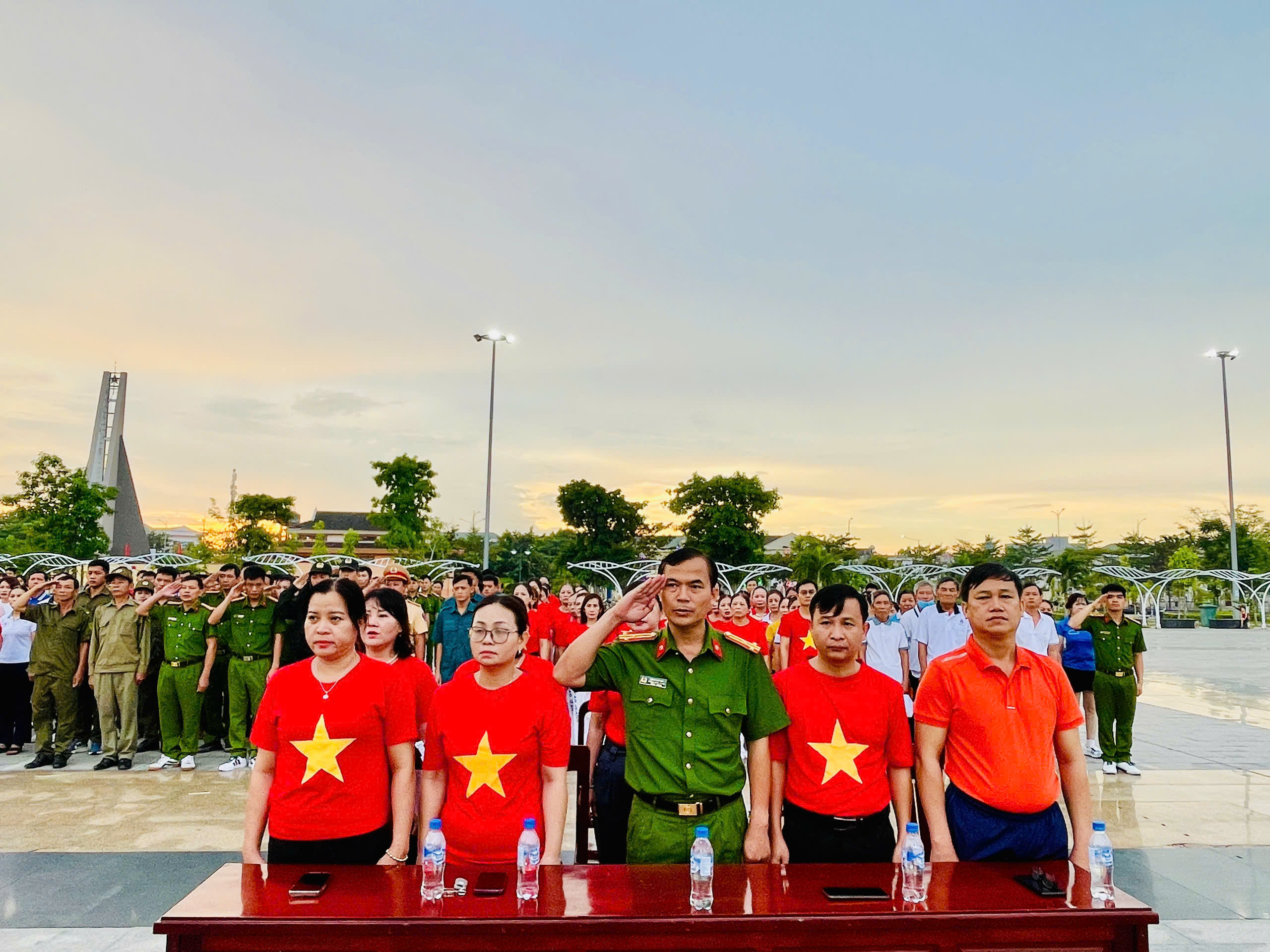 Sôi nổi hưởng ứng phong trào “Cùng Việt Nam tiến bước” ở Quảng Ngãi - ảnh 3