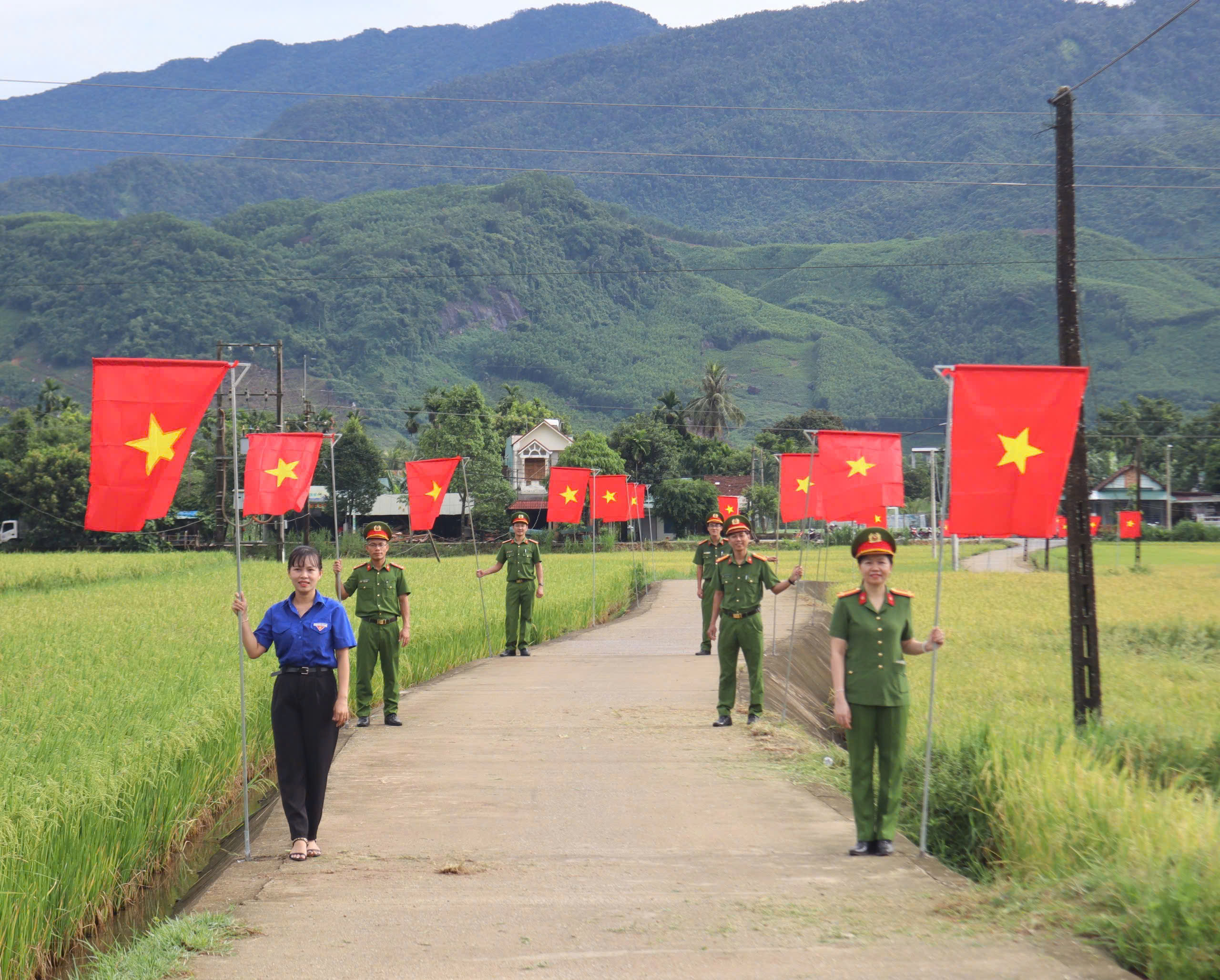 Khơi dậy lòng yêu nước, tự hào dân tộc từ “Đường cờ Tổ quốc” - ảnh 6