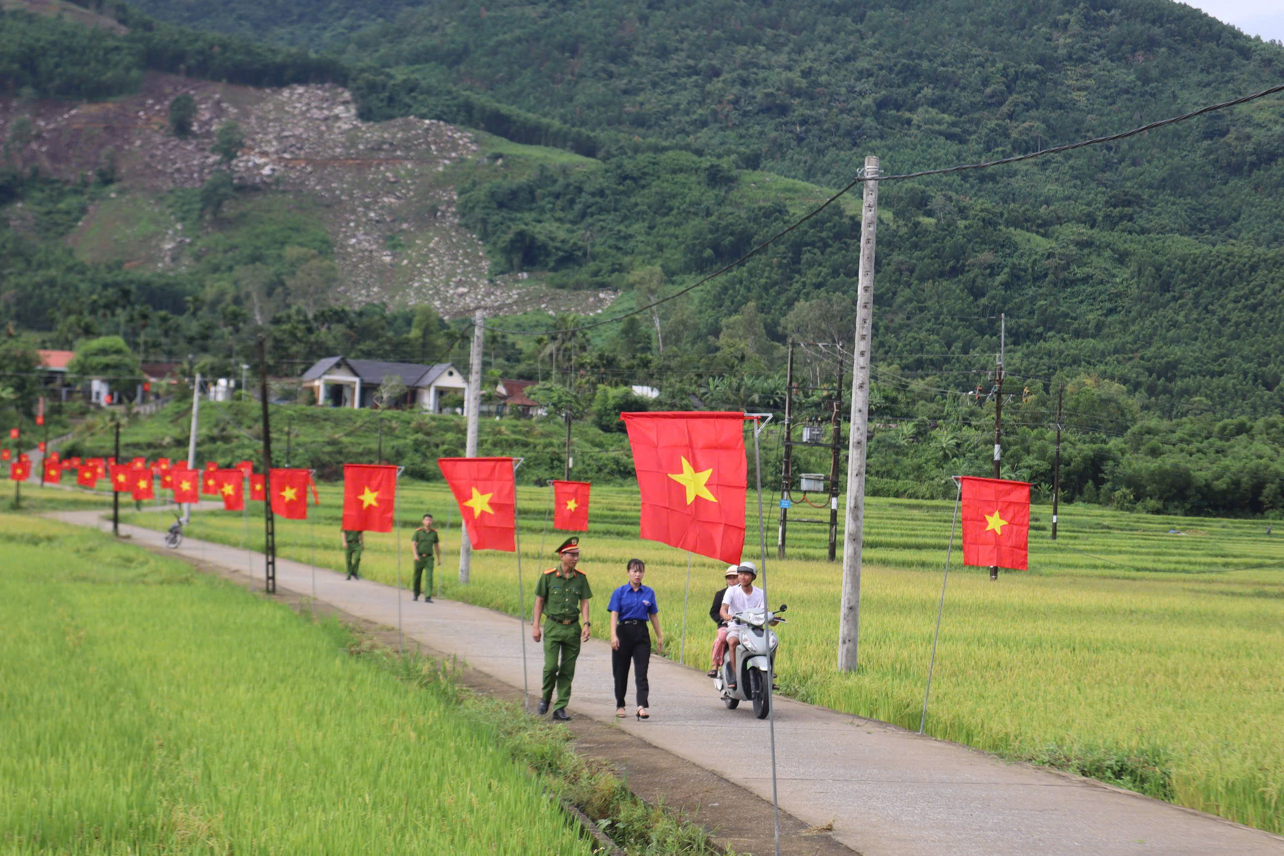 Khơi dậy lòng yêu nước, tự hào dân tộc từ “Đường cờ Tổ quốc” - ảnh 4