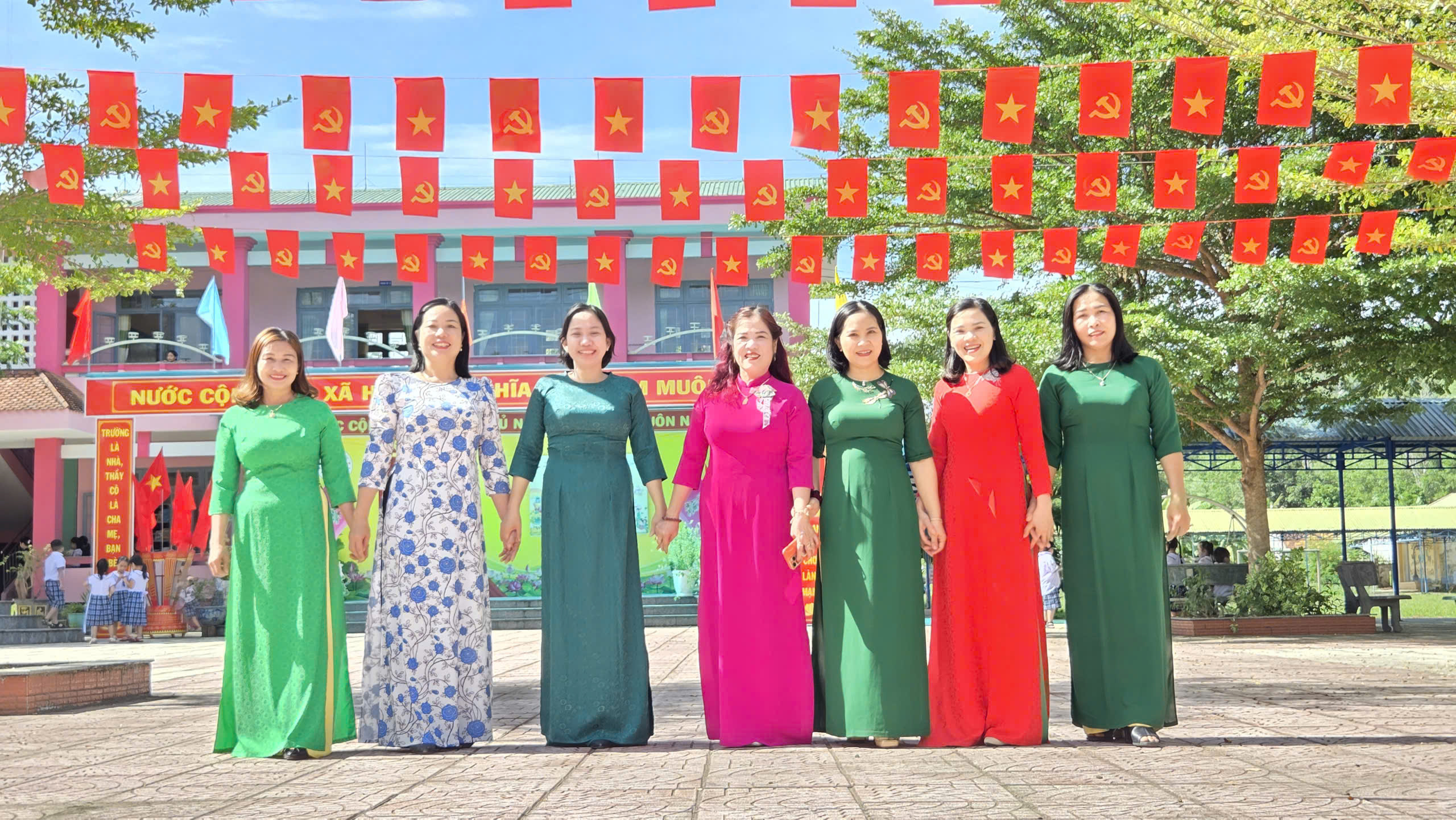 Lan tỏa tình yêu nước qua hình ảnh lá cờ Tổ quốc - ảnh 5