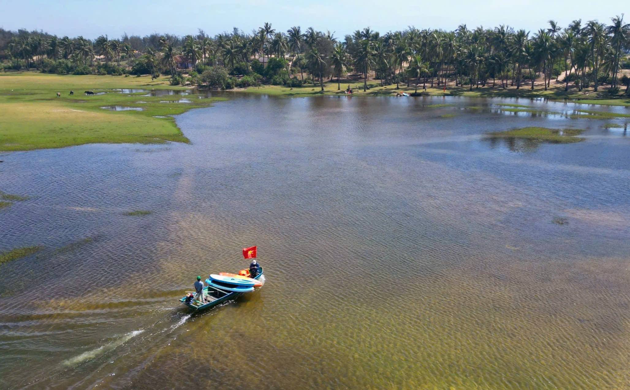 Lan tỏa tình yêu nước qua hình ảnh lá cờ Tổ quốc - ảnh 7