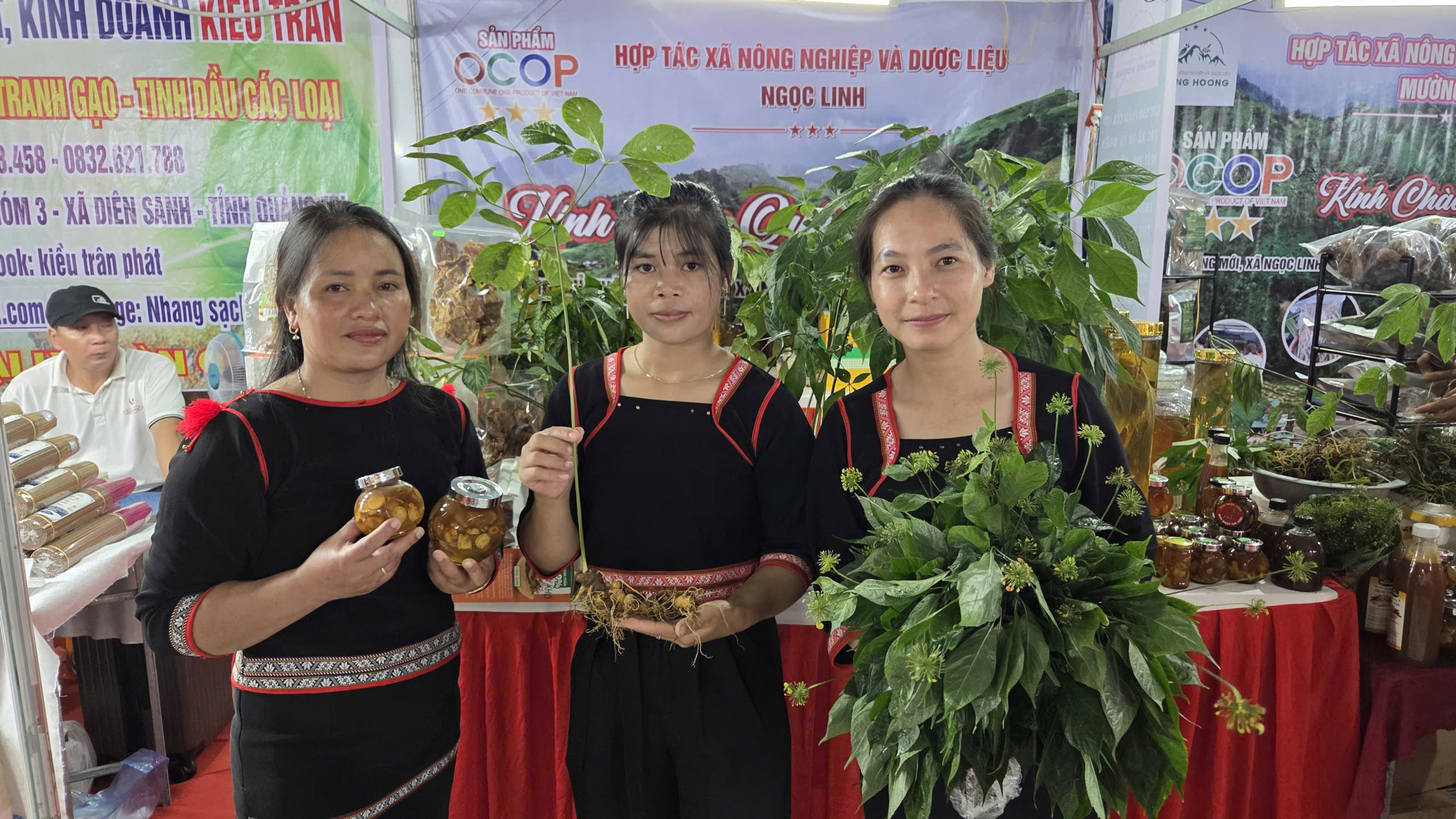 Sản phẩm đặc trưng rừng – biển thu hút người dân và du khách mua sắm - ảnh 3