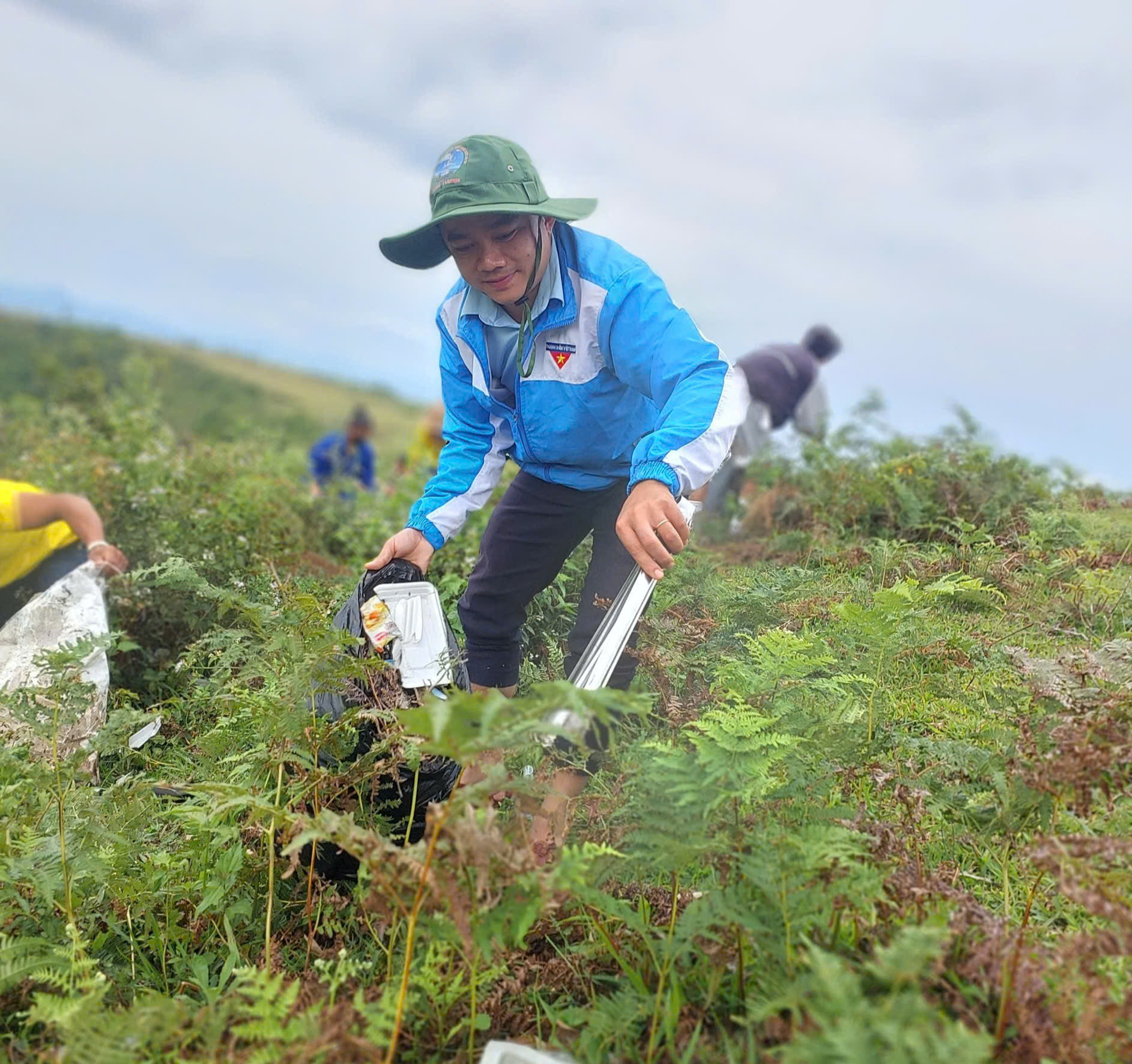 Chung tay làm đẹp thảo nguyên Bùi Hui