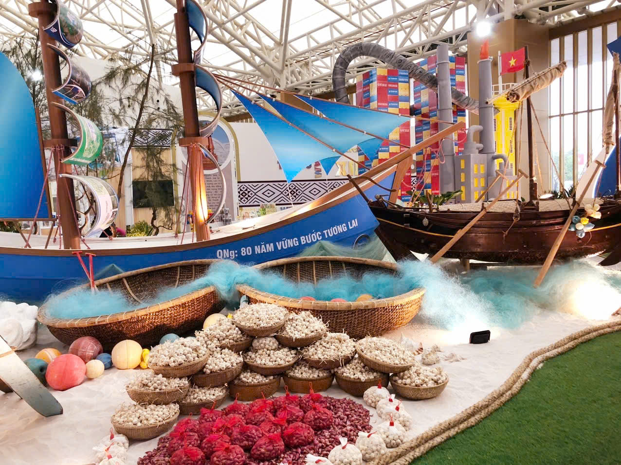 Gian trưng bày của Quảng Ngãi tại Triển lãm Thành tựu đất nước thu hút khách  - ảnh 6