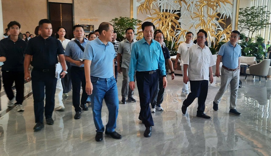  Kiểm tra công tác hoàn thiện các gian hàng, chuẩn bị cho ngày Khai mạc Triển lãm Thành tựu đất nước - ảnh 10