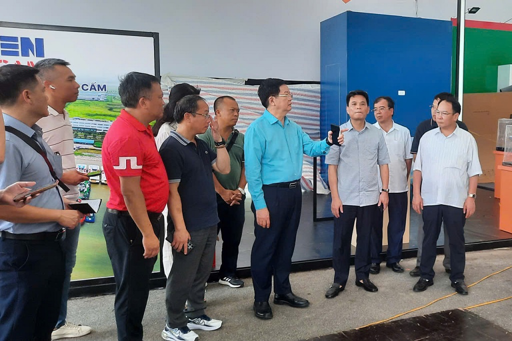  Kiểm tra công tác hoàn thiện các gian hàng, chuẩn bị cho ngày Khai mạc Triển lãm Thành tựu đất nước - ảnh 6