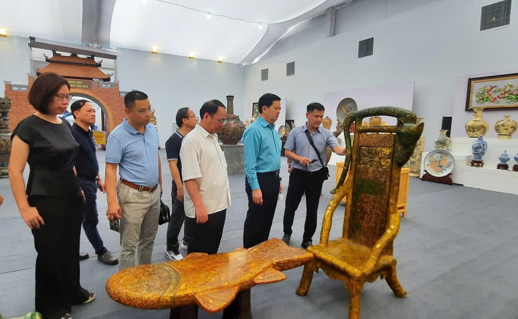  Kiểm tra công tác hoàn thiện các gian hàng, chuẩn bị cho ngày Khai mạc Triển lãm Thành tựu đất nước - ảnh 2