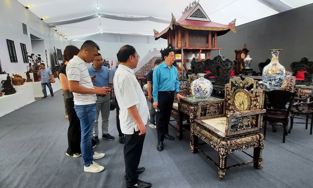  Kiểm tra công tác hoàn thiện các gian hàng, chuẩn bị cho ngày Khai mạc Triển lãm Thành tựu đất nước