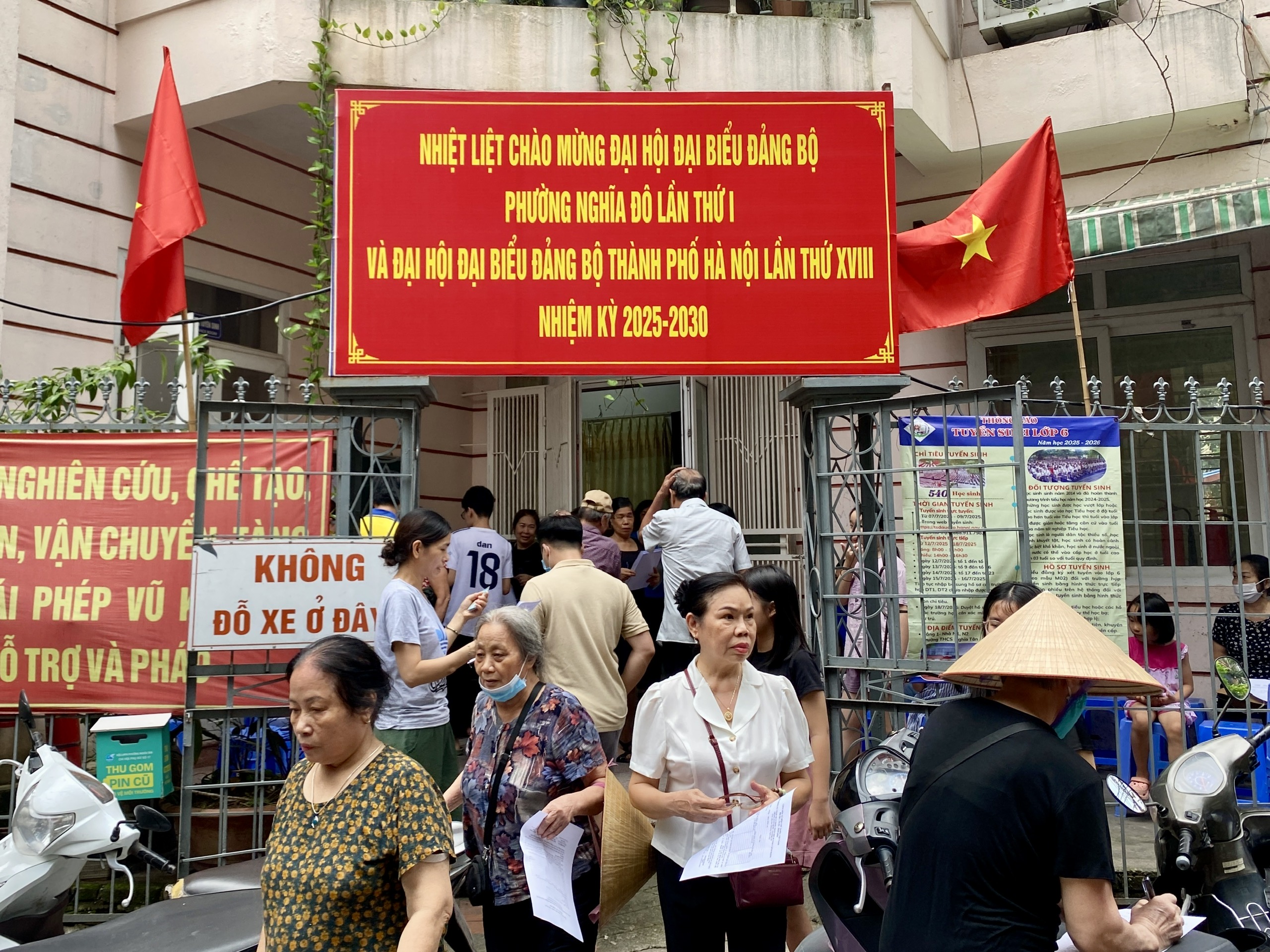 Người dân Hà Nội phấn khởi nhận quà Tết Độc lập - ảnh 5