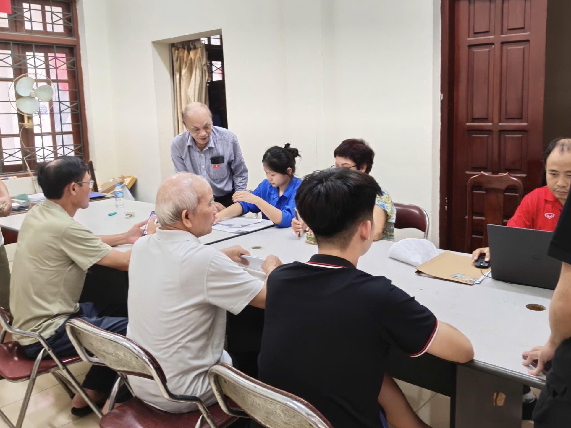 Người dân Hà Nội phấn khởi nhận quà Tết Độc lập - ảnh 7