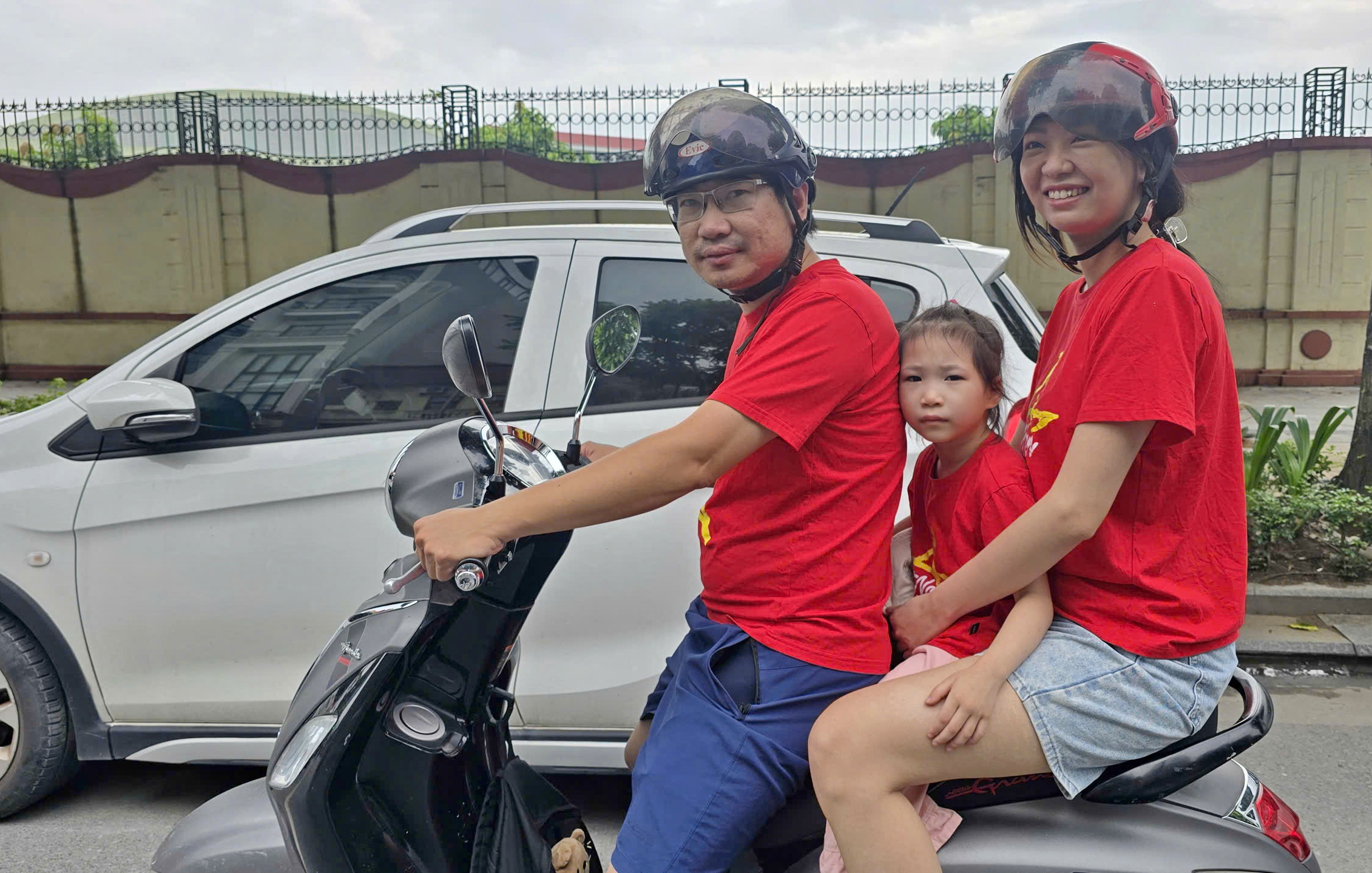 Dậy sớm đi metro, xe buýt xem tổng hợp luyện A80 - ảnh 10