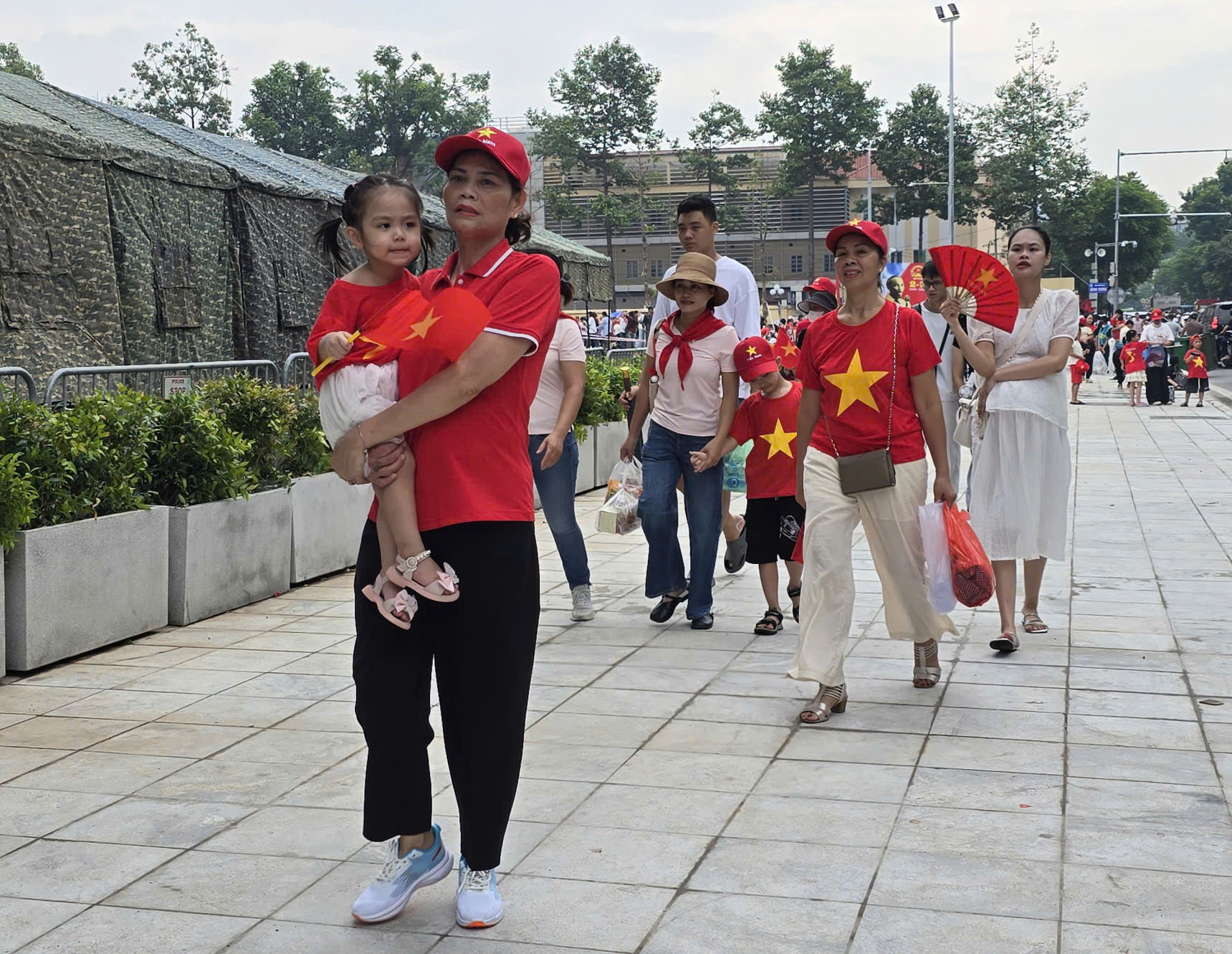 Dậy sớm đi metro, xe buýt xem tổng hợp luyện A80 - ảnh 12