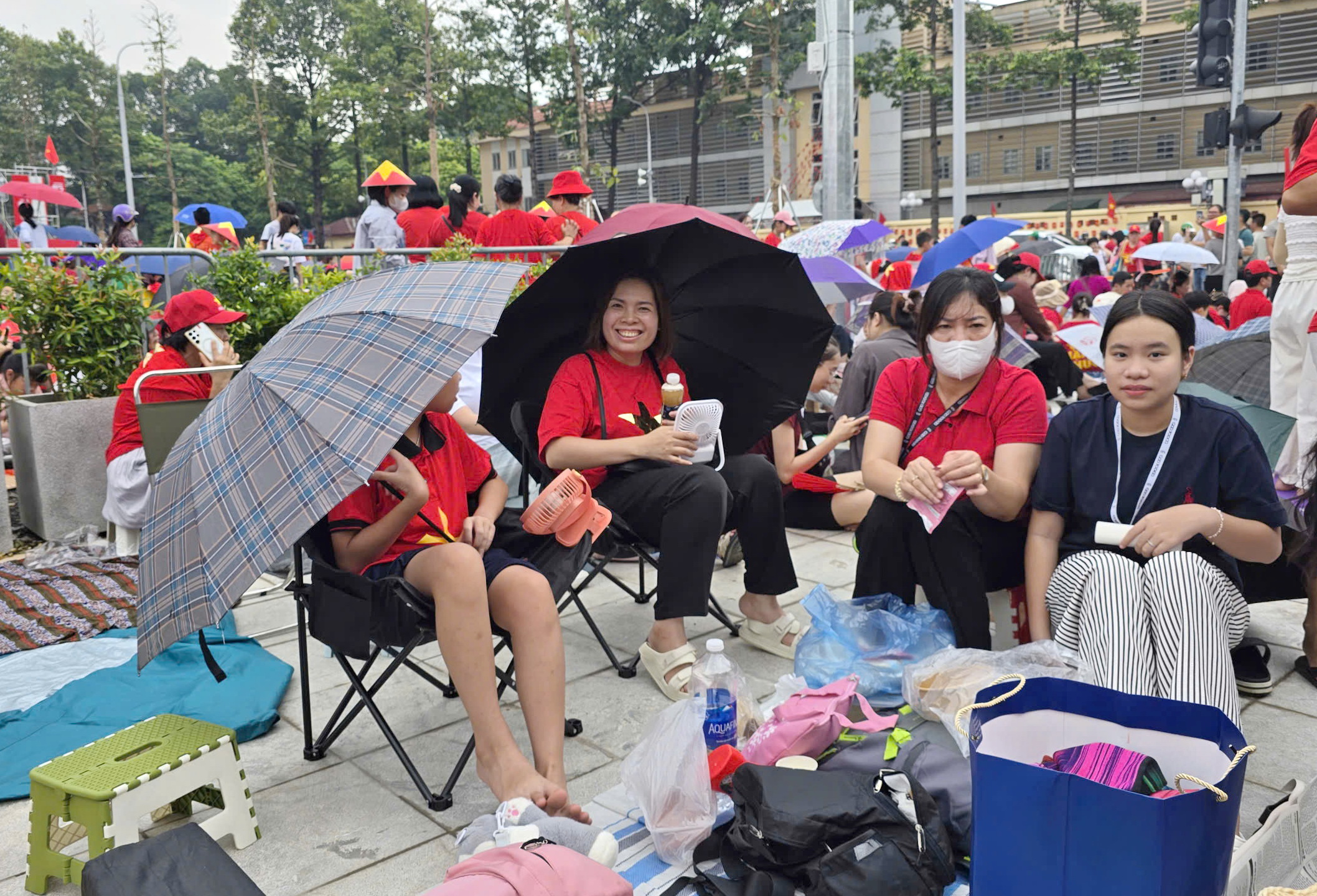 Dậy sớm đi metro, xe buýt xem tổng hợp luyện A80 - ảnh 1