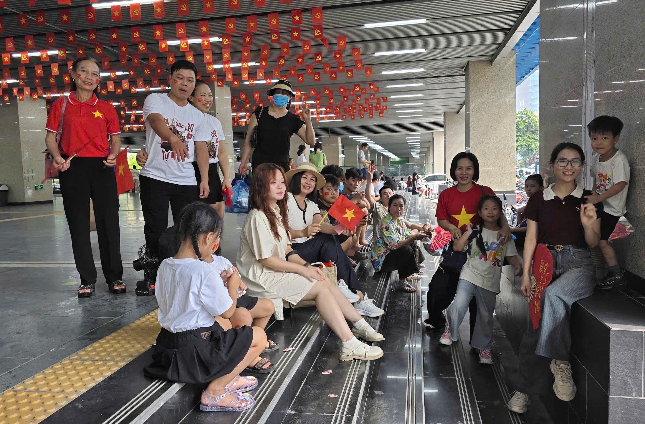 Dậy sớm đi metro, xe buýt xem tổng hợp luyện A80 - ảnh 7