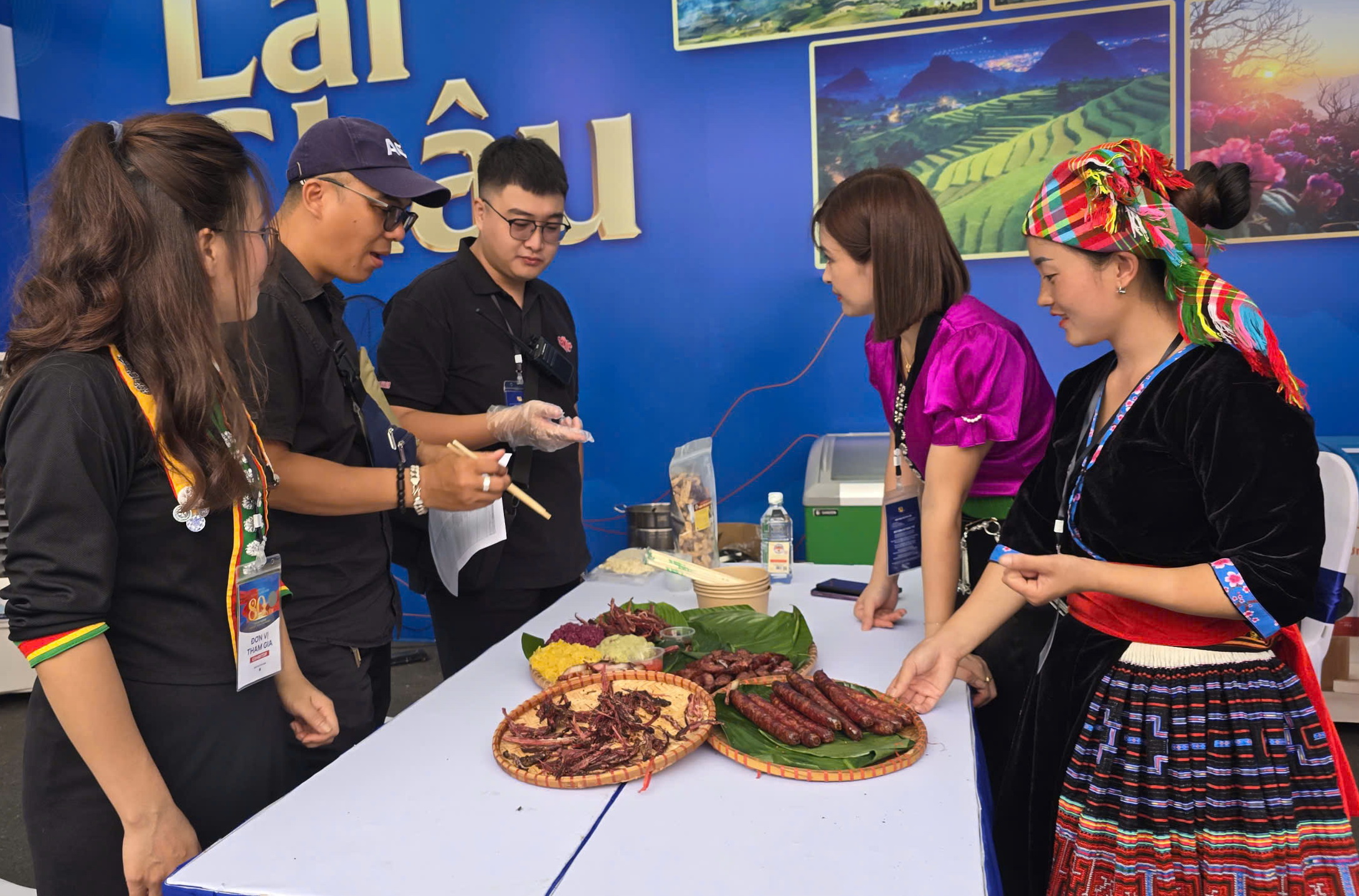 Ngập tràn đặc sản 3 miền tại Triển lãm Thành tựu đất nước - ảnh 5