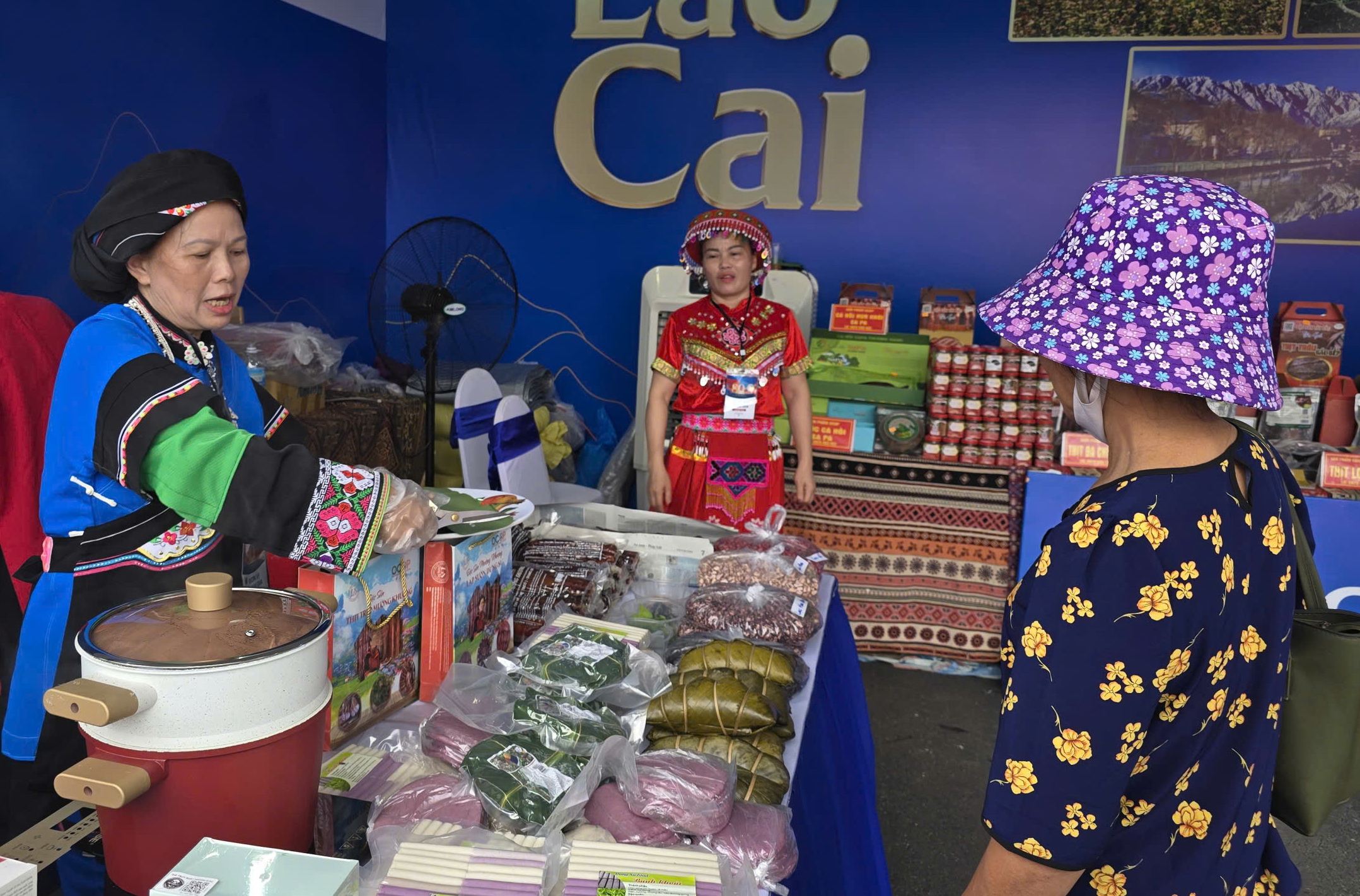 Ngập tràn đặc sản 3 miền tại Triển lãm Thành tựu đất nước - ảnh 6