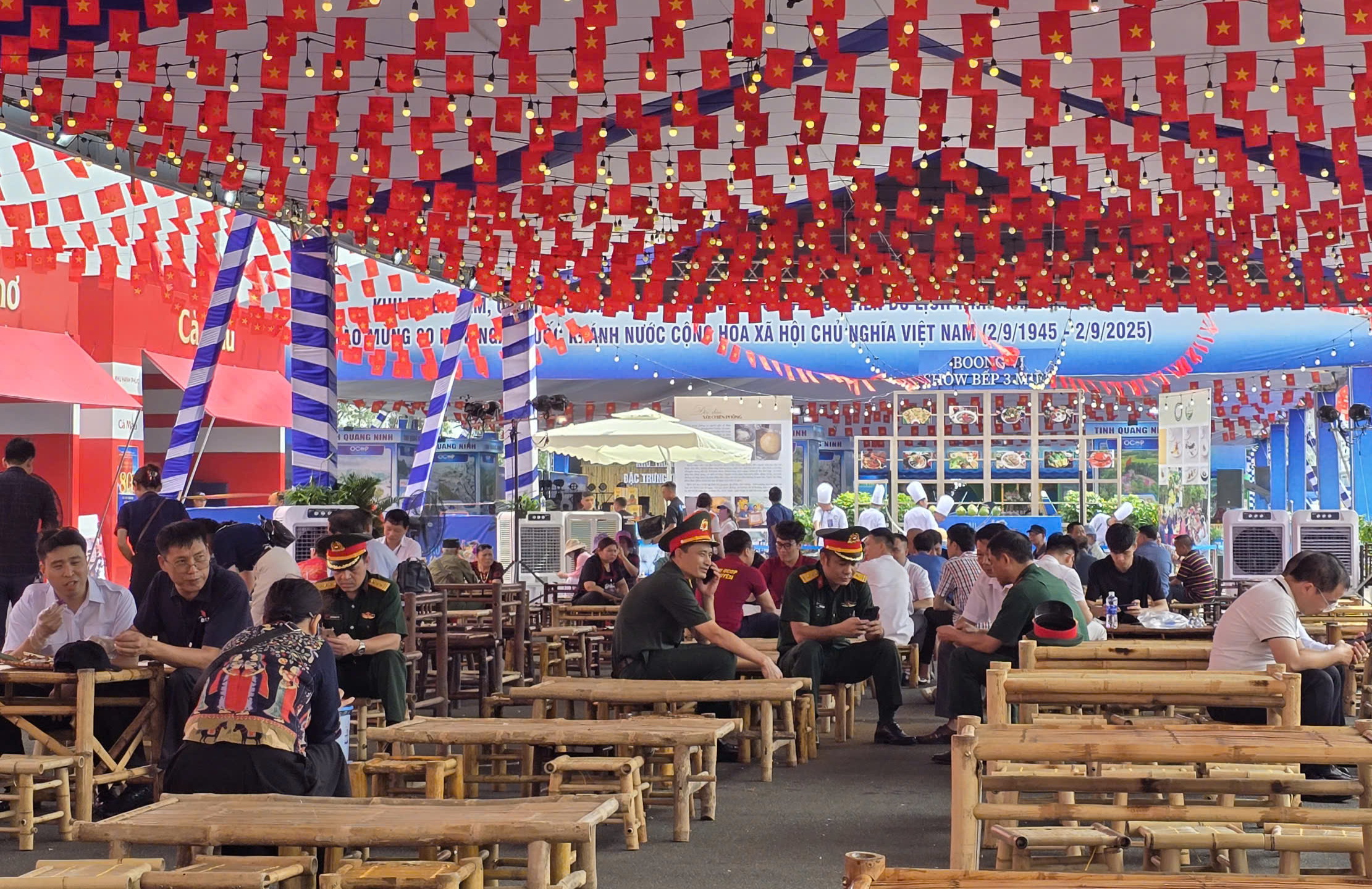 Ngập tràn đặc sản 3 miền tại Triển lãm Thành tựu đất nước