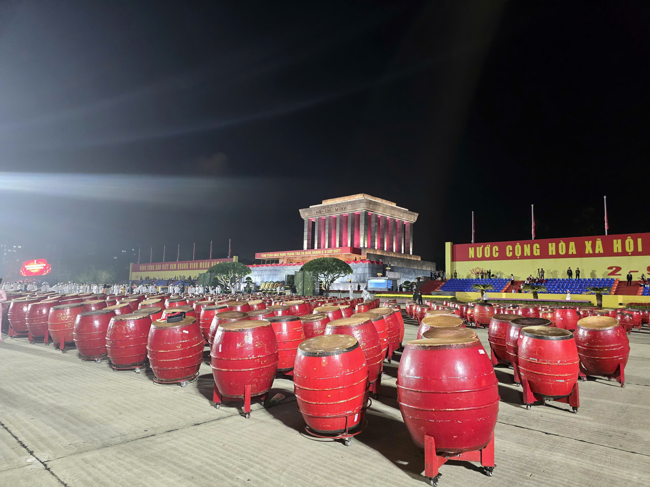 Rực rỡ trong mùa thu lịch sử - ảnh 1