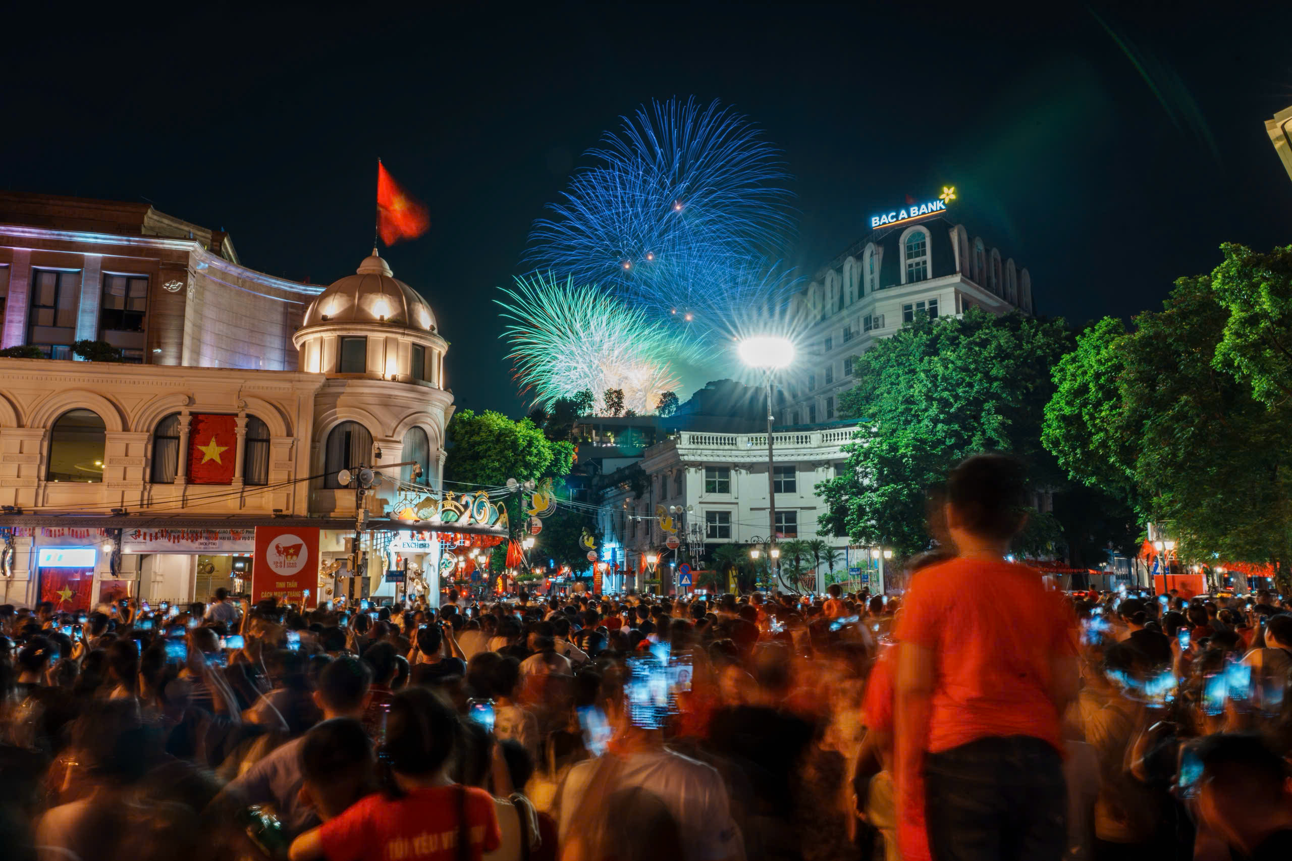 Pháo hoa rực rỡ trên bầu trời Hà Nội mừng Quốc khánh 2.9 - ảnh 3