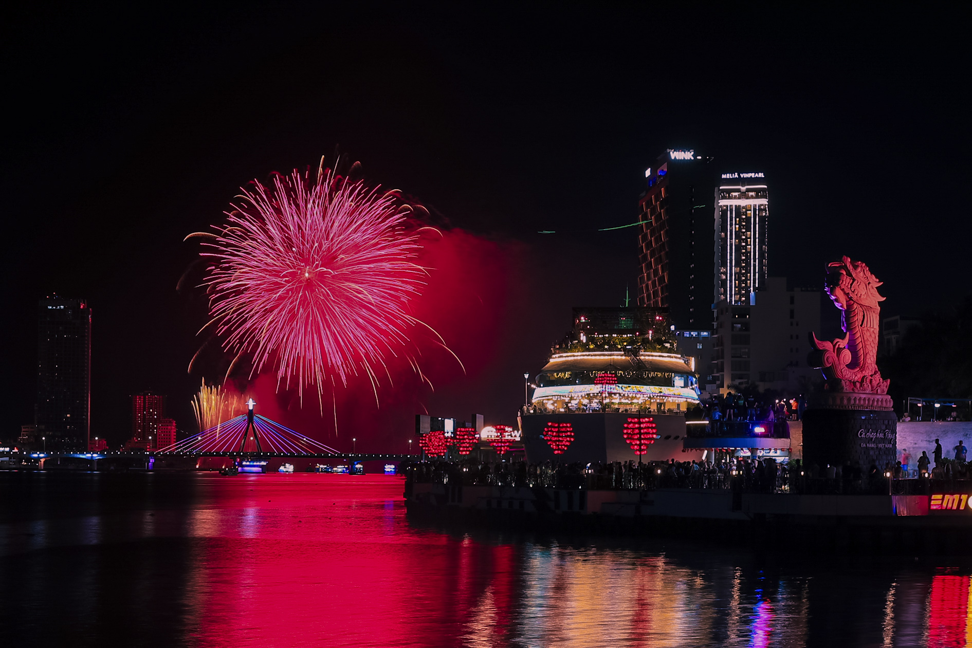 Mãn nhãn màn trình diễn pháo hoa hai đội Đà Nẵng và Phần Lan - ảnh 7