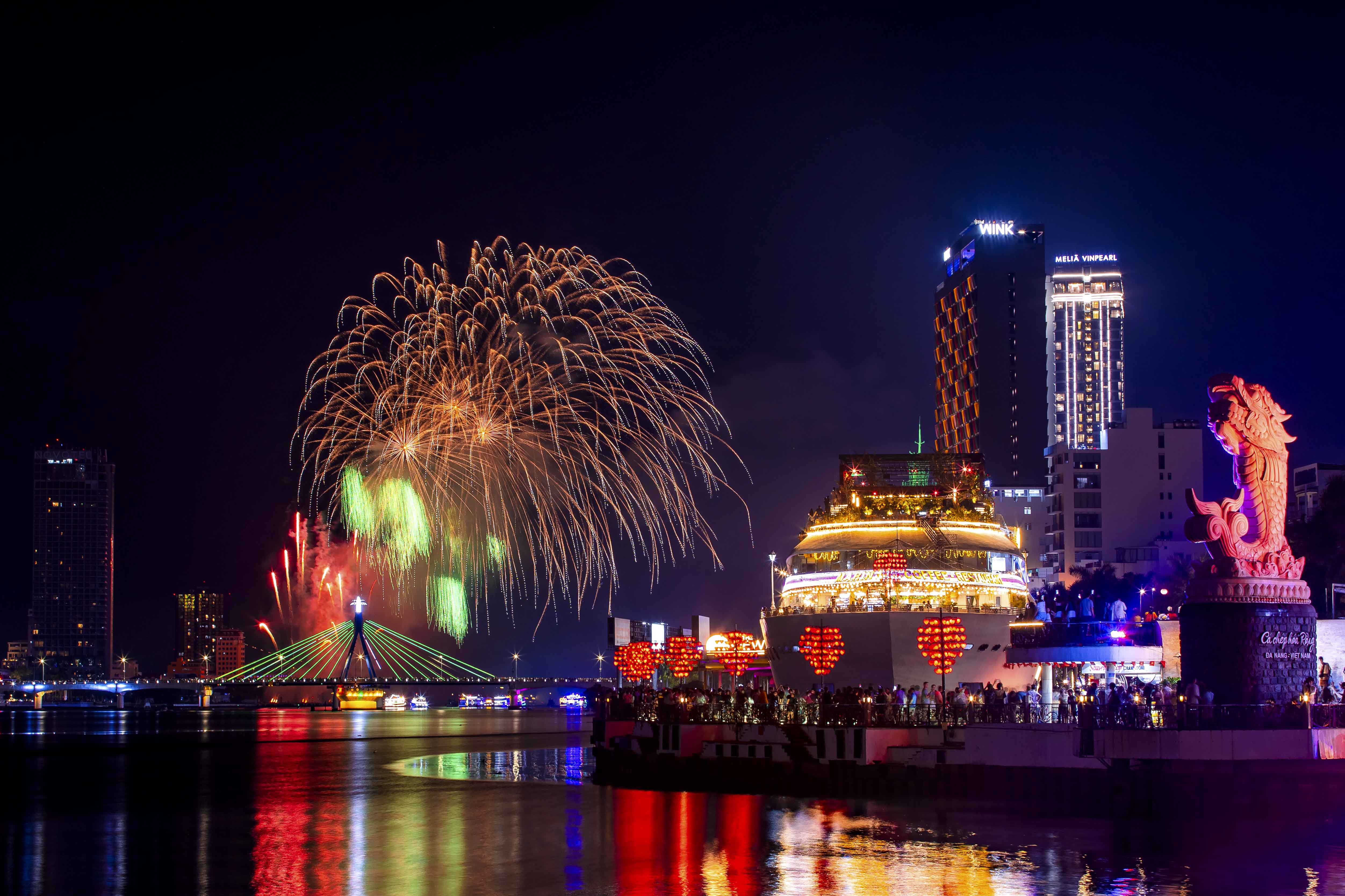 Mãn nhãn màn trình diễn pháo hoa hai đội Đà Nẵng và Phần Lan - ảnh 15