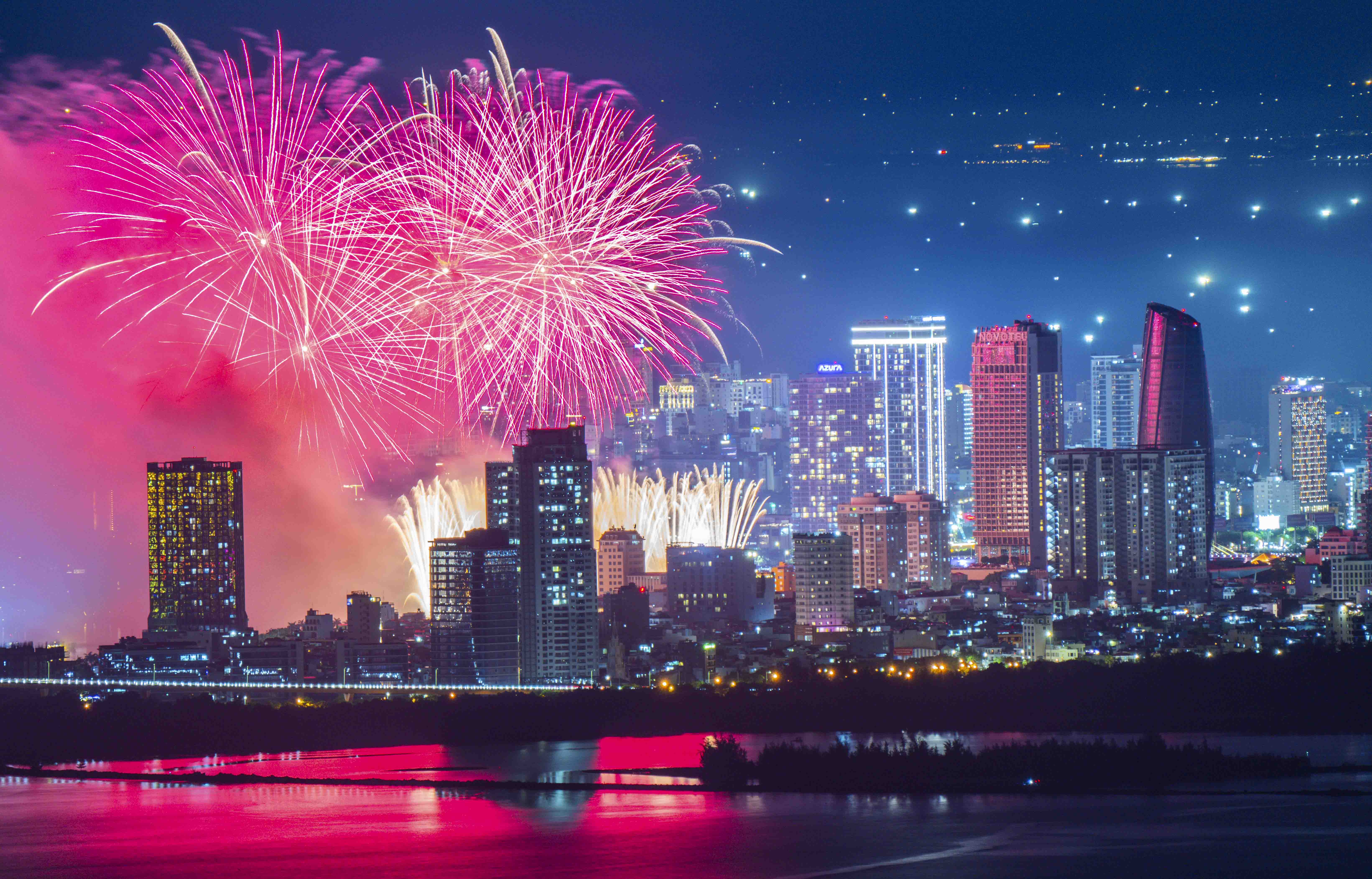 Mãn nhãn màn trình diễn pháo hoa hai đội Đà Nẵng và Phần Lan - ảnh 4