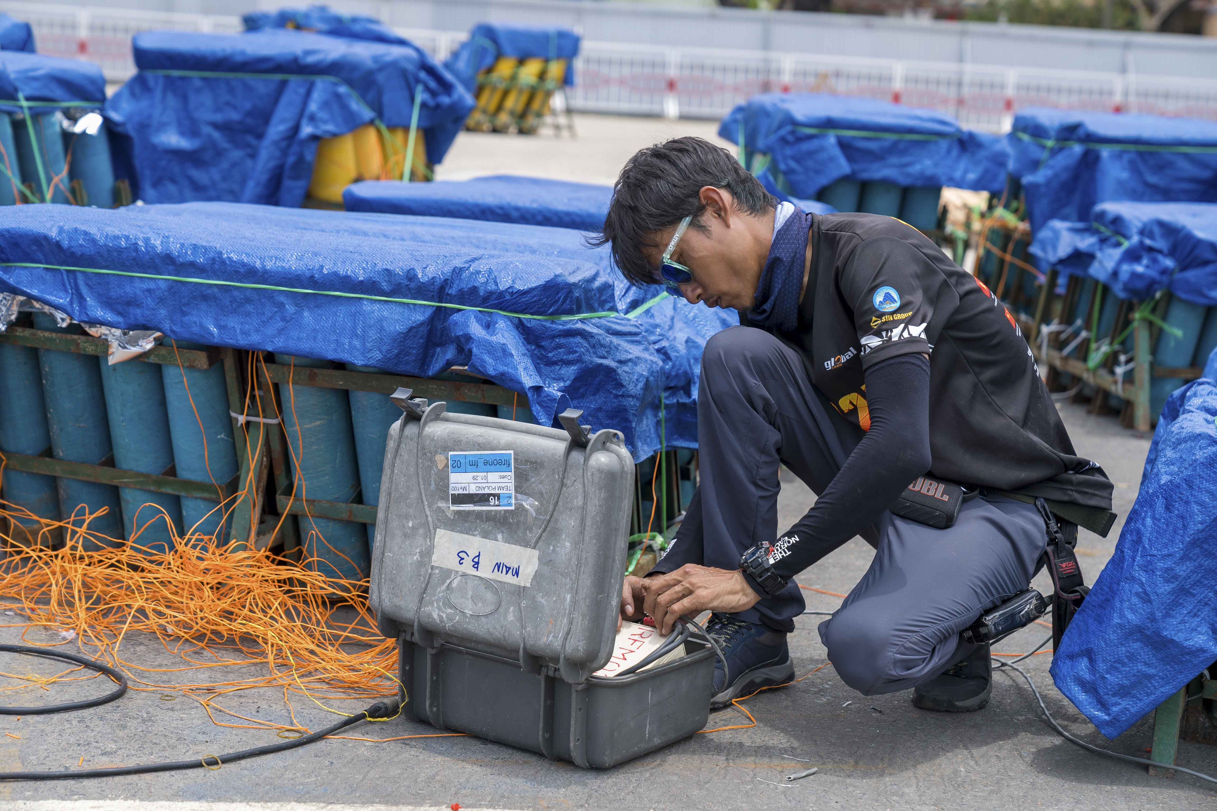 Chờ đón đêm pháo hoa “Nghệ thuật sáng tạo” giữa hai đội Việt Nam và Ba Lan - ảnh 12