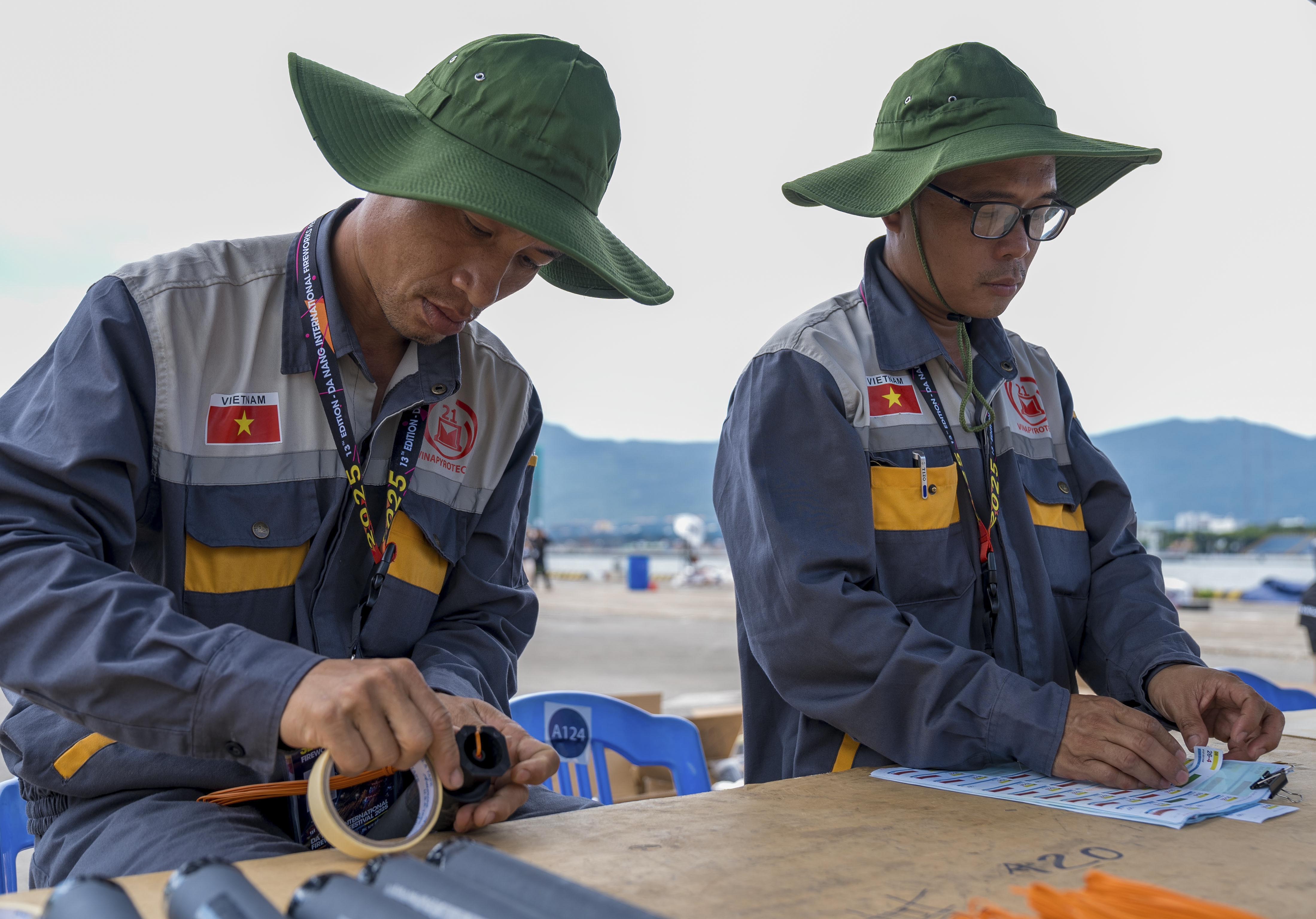 Chờ đón đêm pháo hoa “Nghệ thuật sáng tạo” giữa hai đội Việt Nam và Ba Lan - ảnh 5
