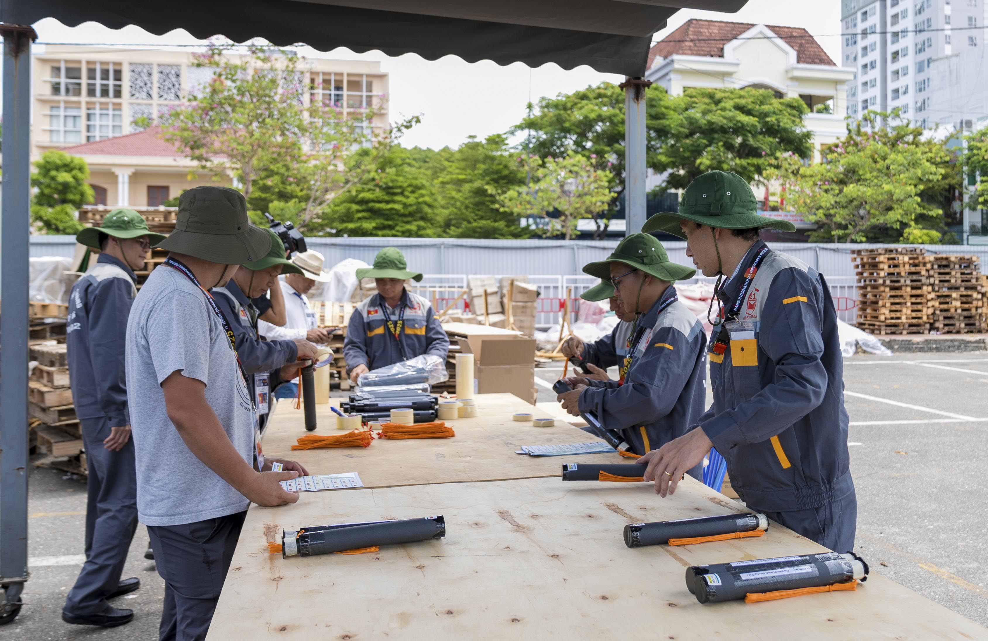 Chờ đón đêm pháo hoa “Nghệ thuật sáng tạo” giữa hai đội Việt Nam và Ba Lan - ảnh 1