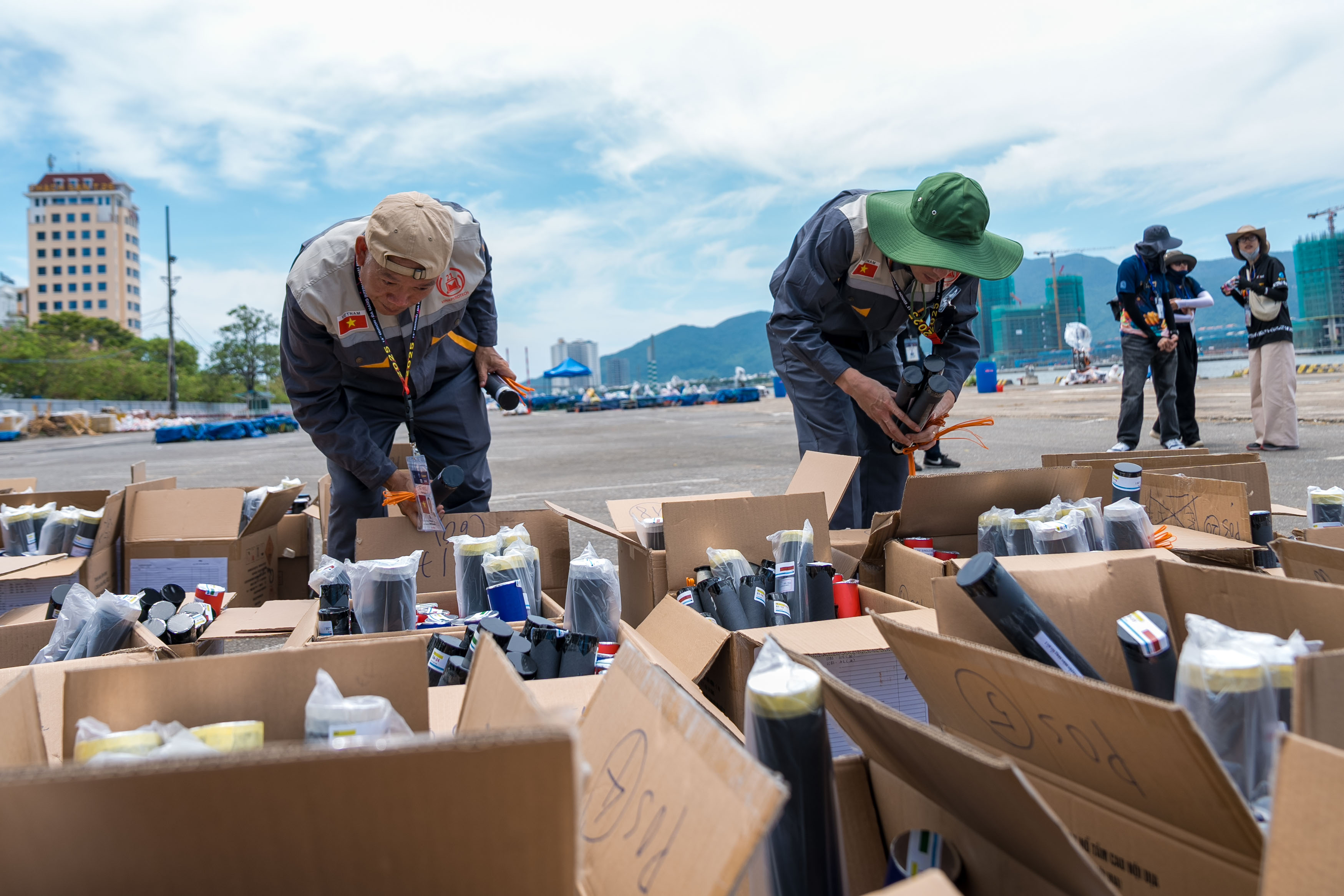 Chờ đón đêm pháo hoa “Nghệ thuật sáng tạo” giữa hai đội Việt Nam và Ba Lan - ảnh 4